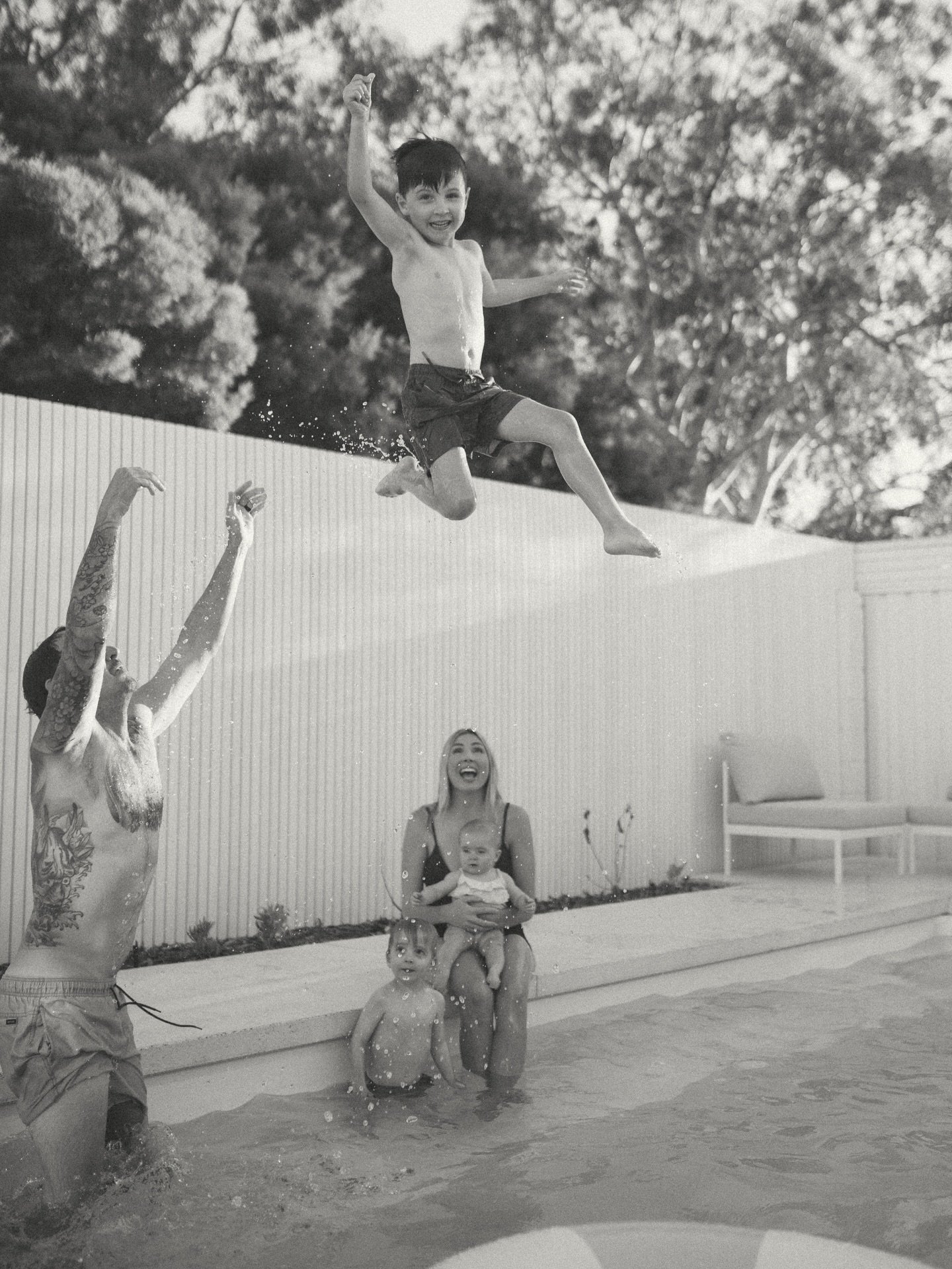 Home is where the heart is 🏠 This is where the Bamford family loves to spend most of their time. In their backyard that they have renovated themselves over the last year, to create a perfect space for family memories to be built. What better locatio