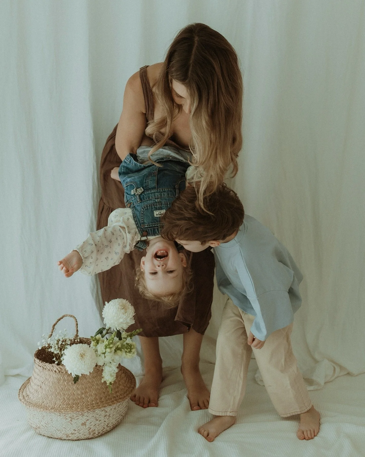 She&rsquo;s always the one taking the photo, but rarely the one in it.

Let&rsquo;s change that.

Because your children won&rsquo;t care how you looked, they&rsquo;ll just want to see that you were there, loving them the way only you can. 🤍