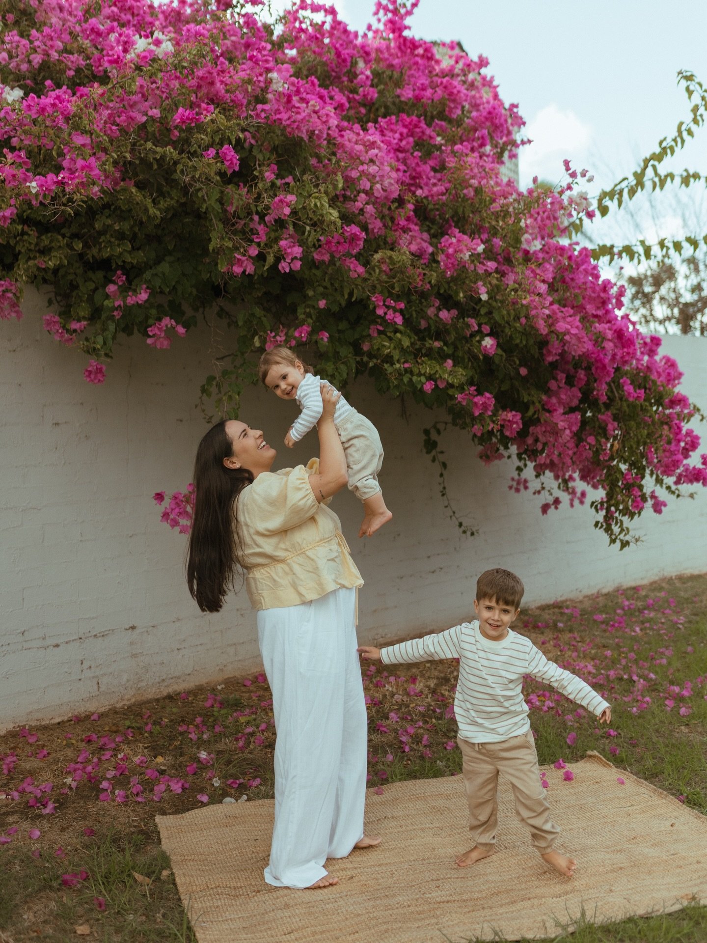 Mothers Day Minis 🩷

Right in the middle of it all. The cuddles, the chaos, the quiet in between moments&hellip;this is what it feels like to be their everything.