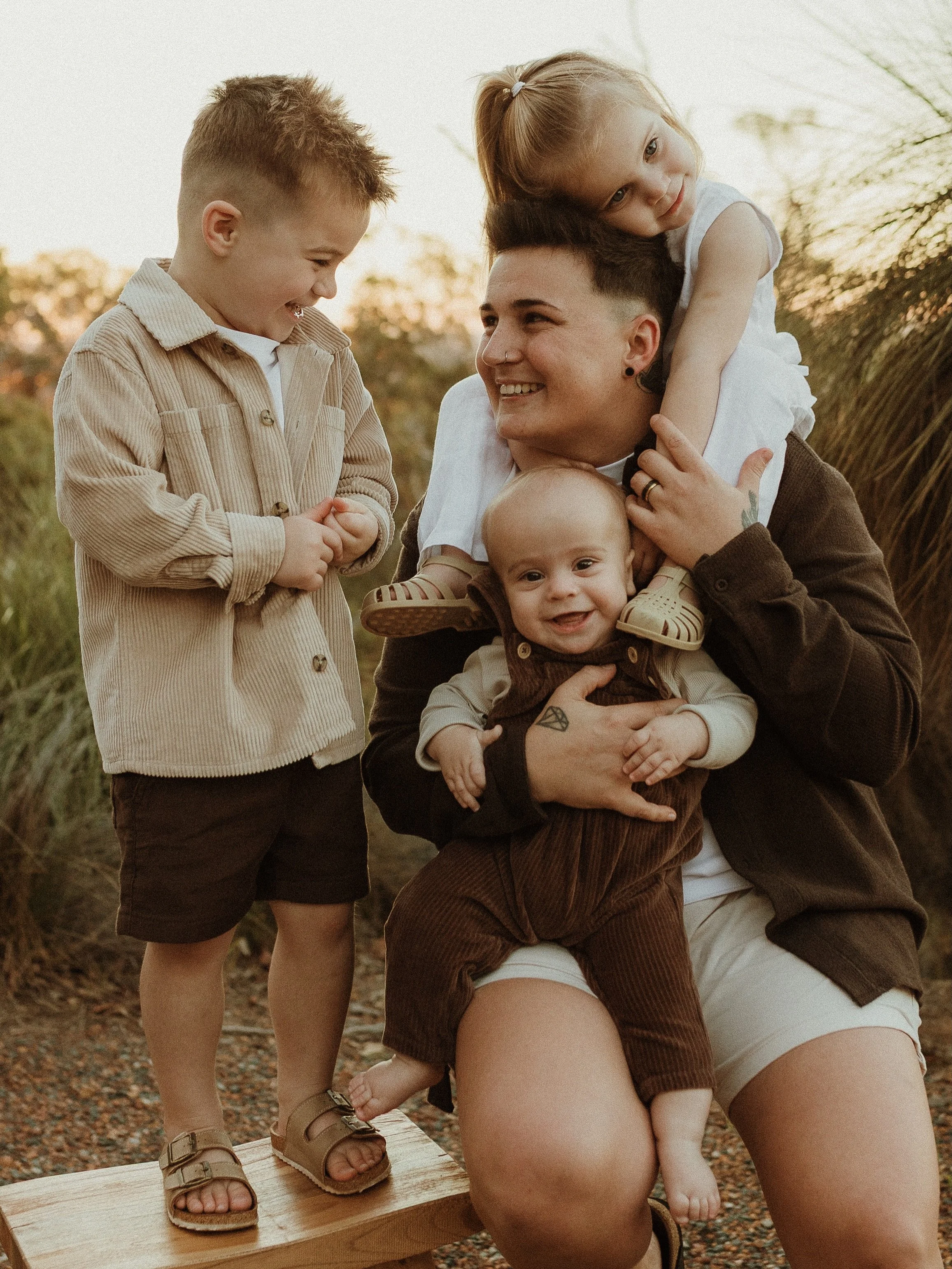 If anyone can do 3 under 3. Two mamas can 🤎