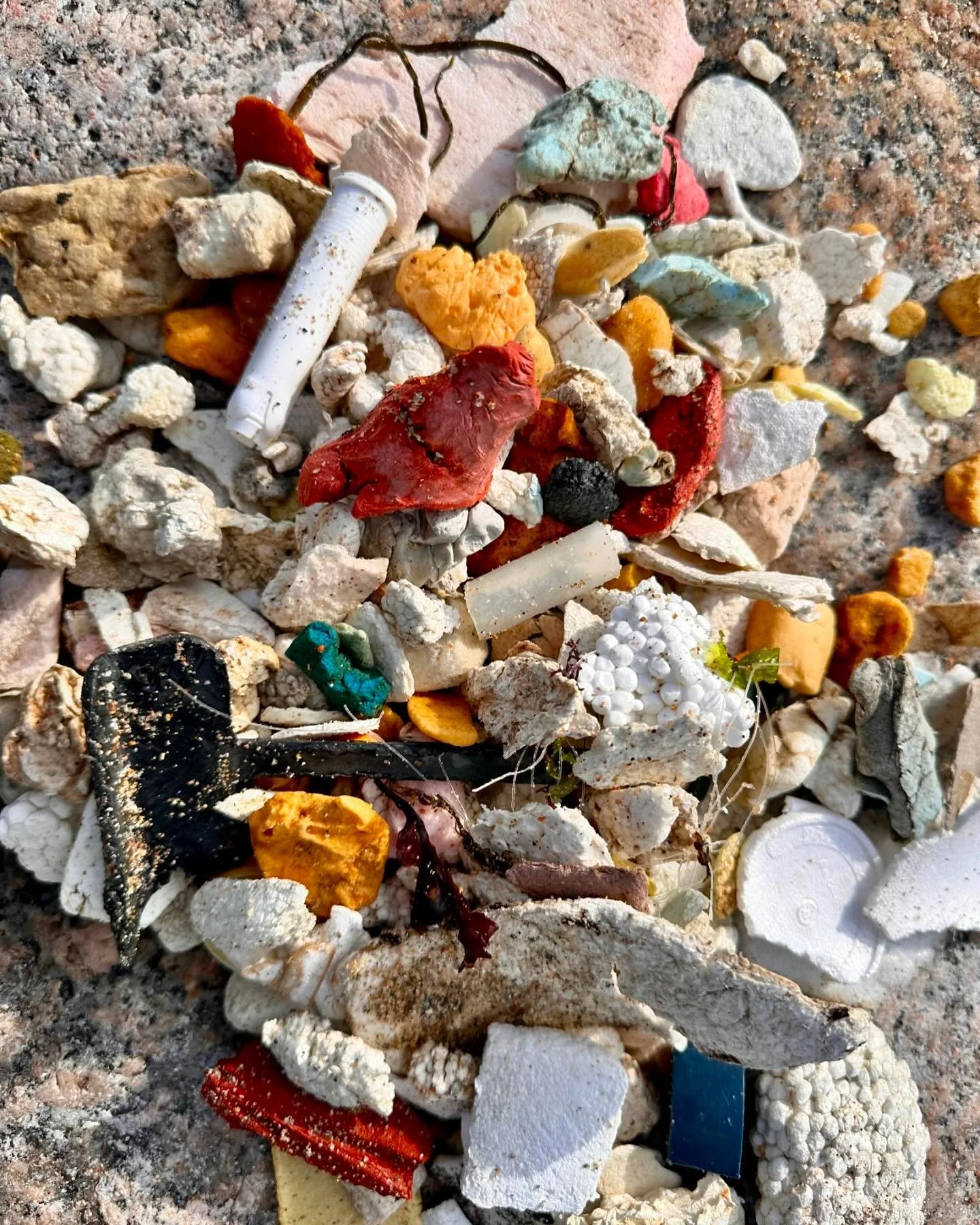 What&rsquo;s going on with all the polystyrene on the beach at Greve D&rsquo;azette????

I usually walk in the opposite direction, but the last few days I&rsquo;ve been walking toward La Mare.  I&rsquo;ve been staggered by the amount of polystyrene b