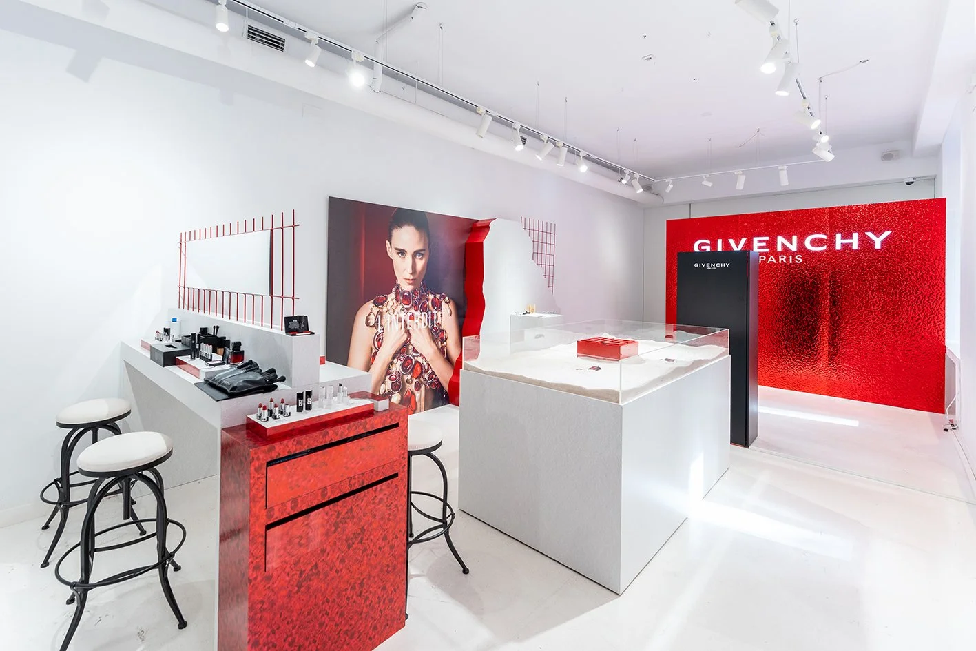StudioDelabrousse_GivenchyPopUpDesign_09.jpg