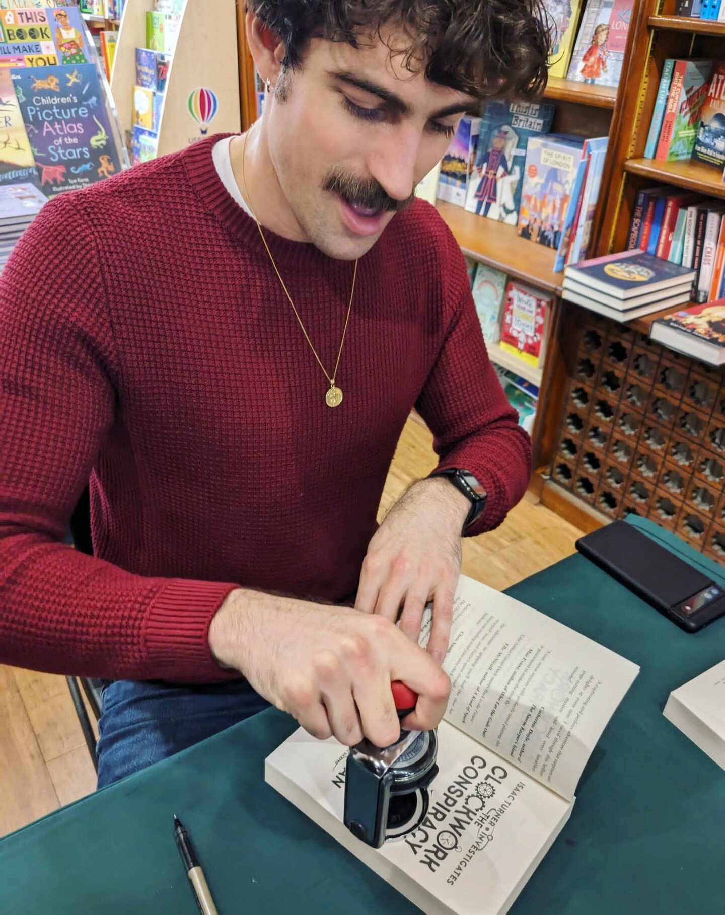 Thank you to @samsedgman (and his gorgeous assistant Margot) for coming to sign copies of 'The Clockwork Conspiracy' yesterday! 

We're working on packing up your pre-orders, and there's still some signed copies available at welbooks.co.uk ⏰
.
.
.
.
