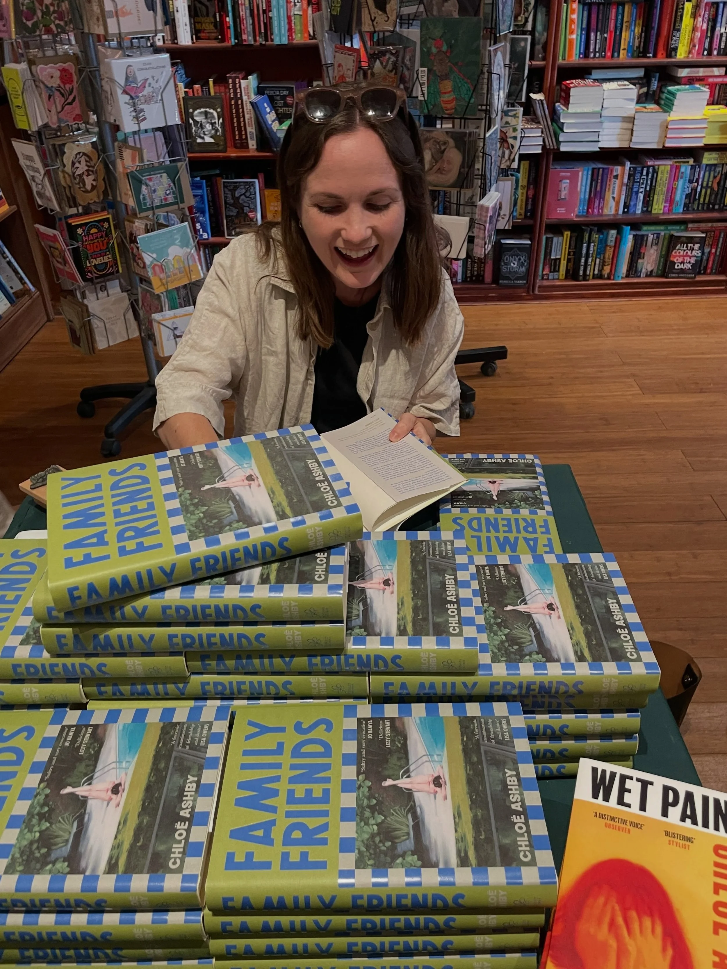 It was such a pleasure to have @chloelashby come by to sign copies of her gorgeous newest novel &ldquo;Family Friends&rdquo; 💙💚

Signed copies now available in store and on our website WWW.WELBOOKS.CO.UK