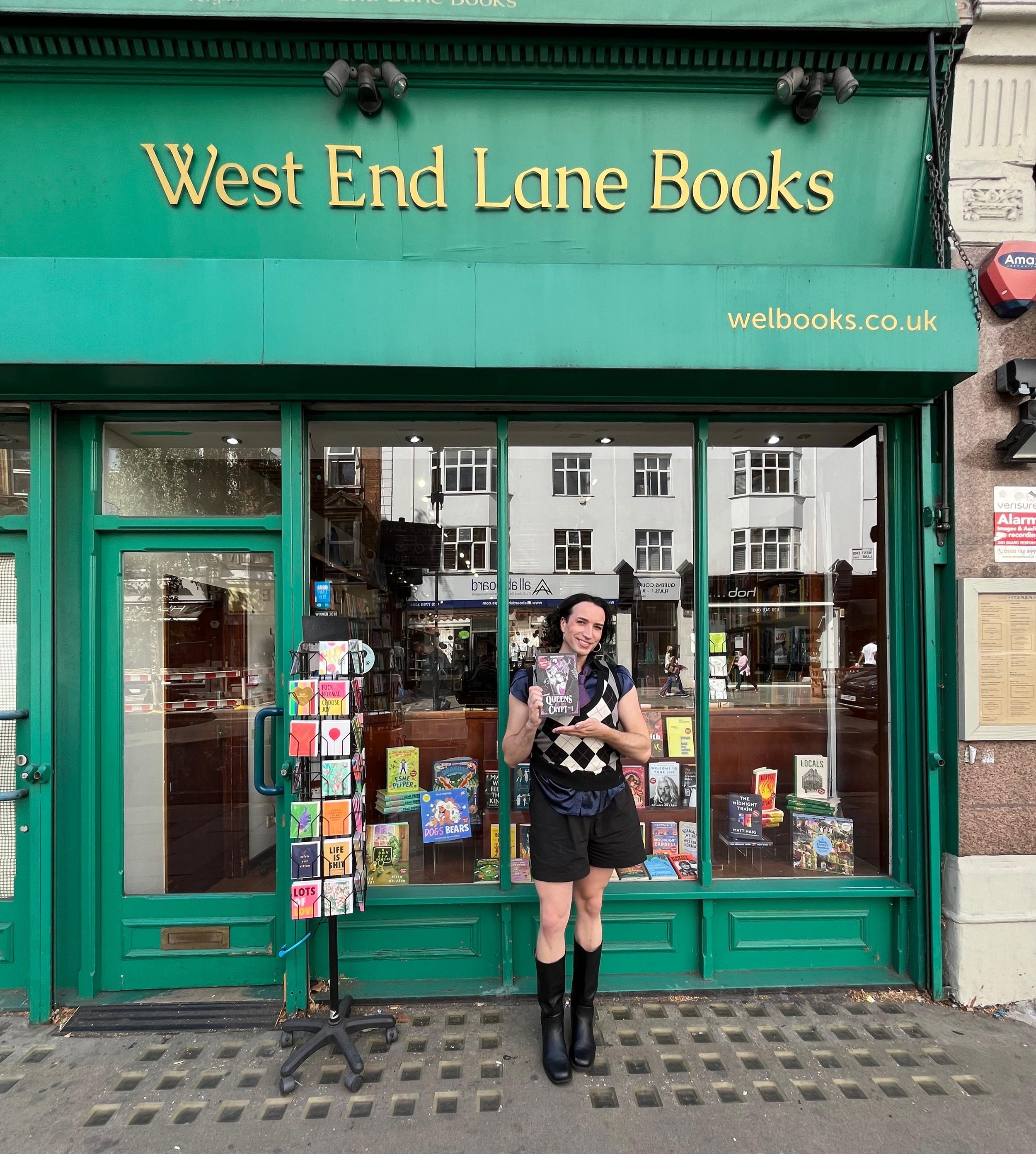 Big thank you to @domandink for coming to visit &amp; sign for us! You&rsquo;re a star! 

#books #booktok #bookstagram #london #bookshop