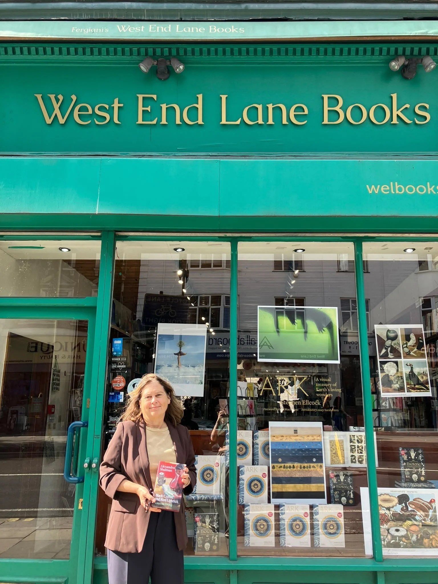 Thank you so much @alexandrashulman for coming to sign for us! Black Coffee and Red Lipstick is so beautiful!

#books #bookshop #london #bookrecommendations