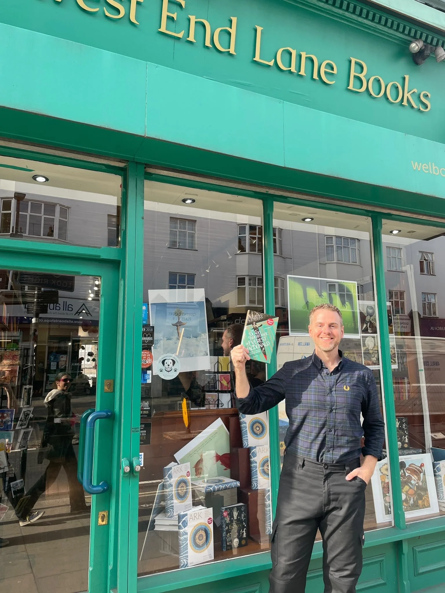 @ajwestauthor the star you areeee! Thank you so much! 🤗 go snatch up The Deadly Inheritance of Everest Macdonald at www.welbooks.co.uk

#books #bookshop #london #bookrecommendations