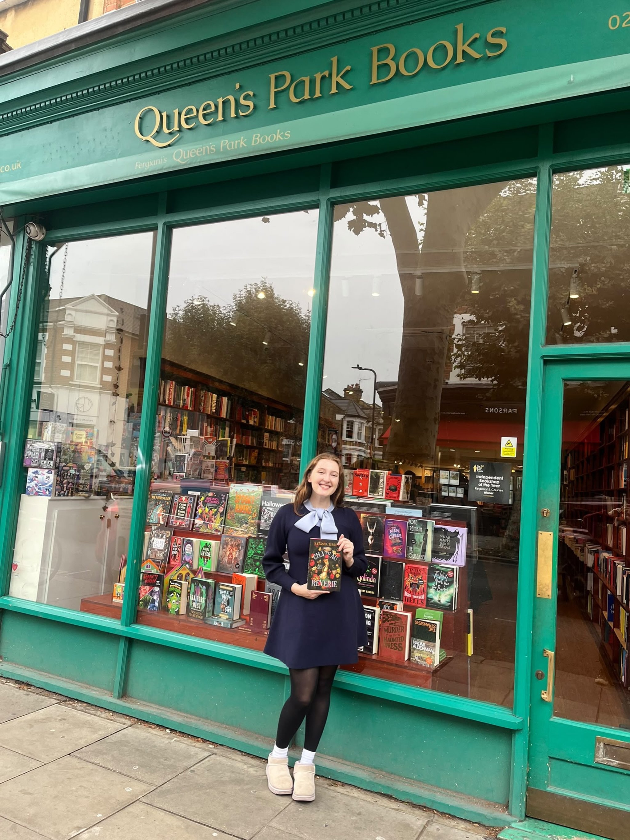 How lovely to have @natashacsiegel in again! Natasha is the queen of a historical romantasy, we&rsquo;re very excited to have more from her! 

#books #bookshop #london #romantasy #romance