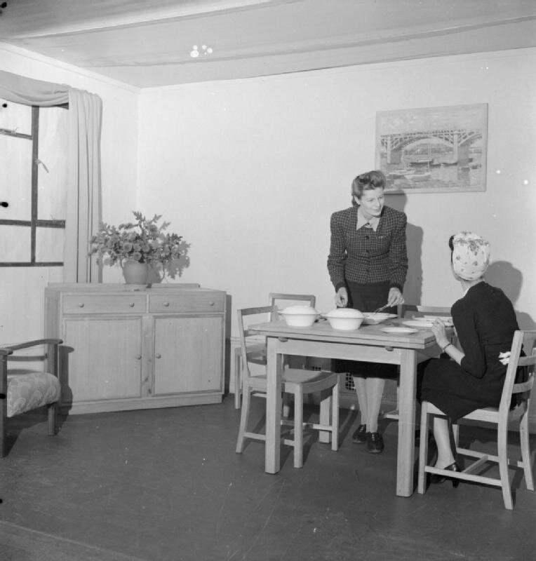 Photograph D 11053 from the collections of the Imperial War Museums, Public Domain.