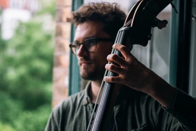 Andris Meinig, Kontrabassist der Musikwerkstatt Ottensen