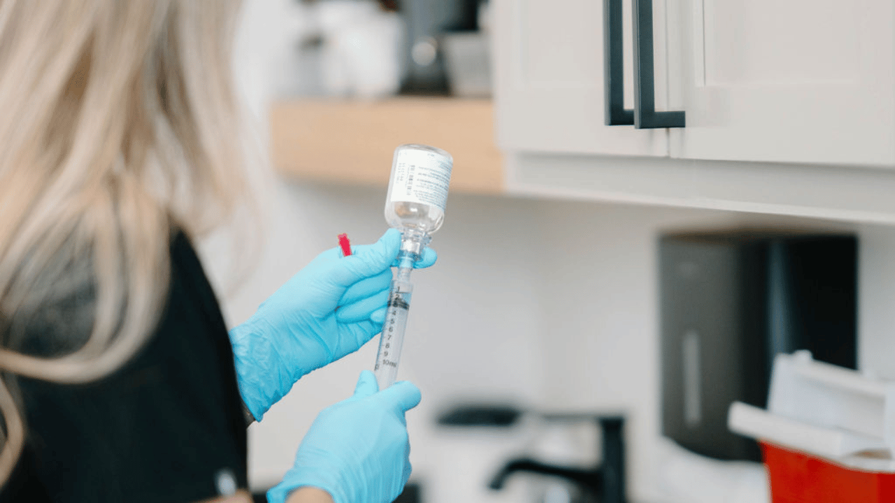 doctor holding syringe & ampoule