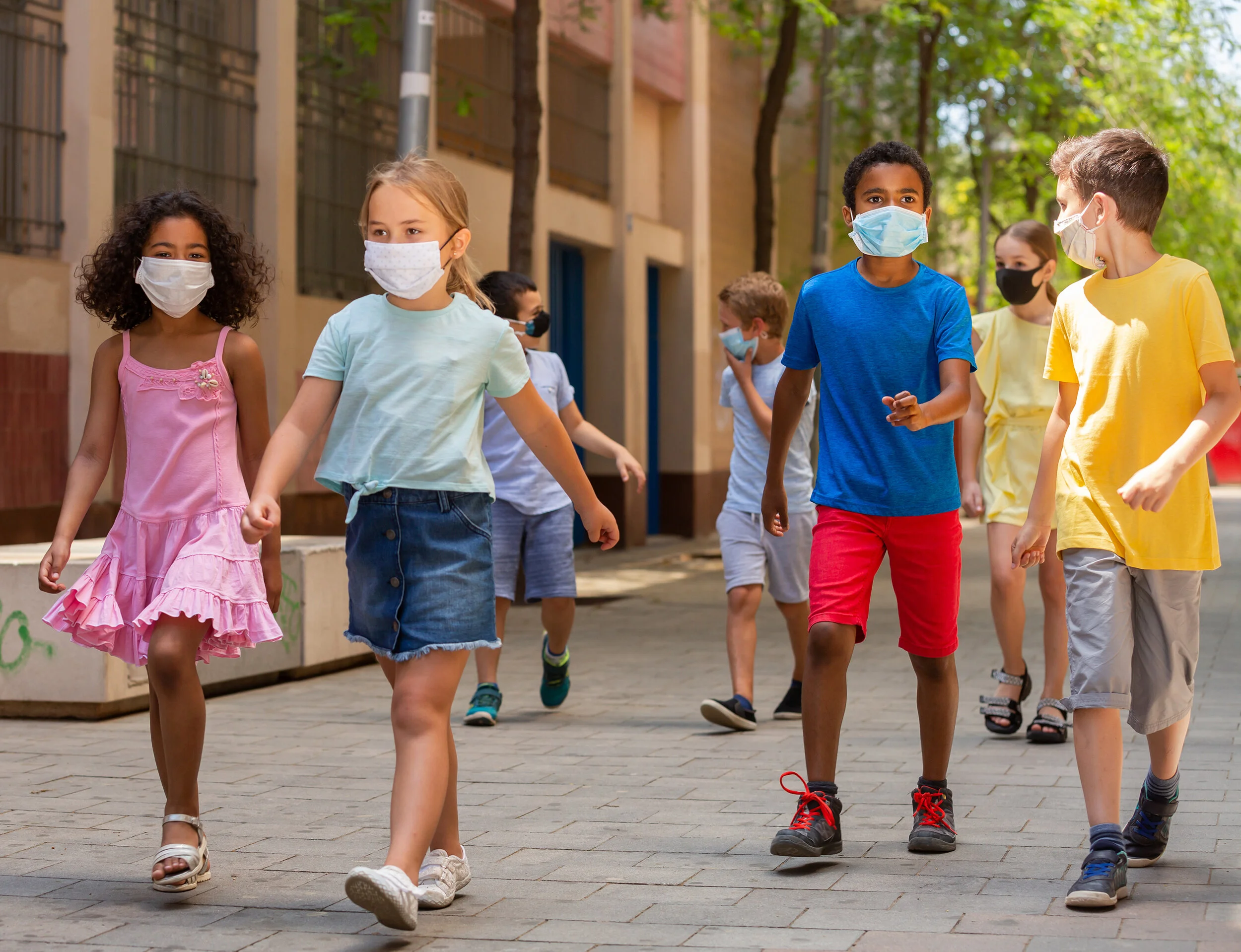 kids-walking-masks-school.jpg