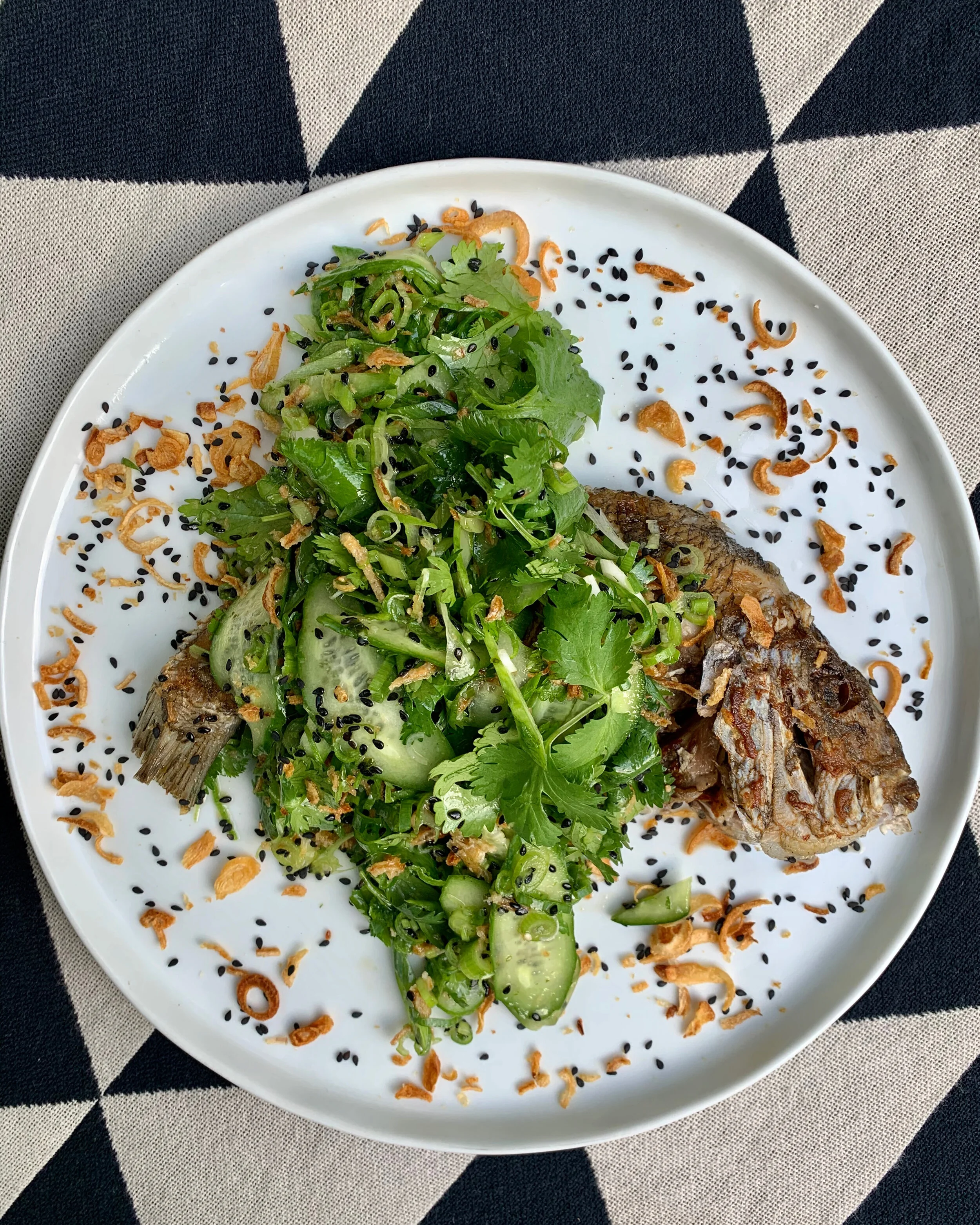 Porgy I Tiger Salad, Fried Shallots