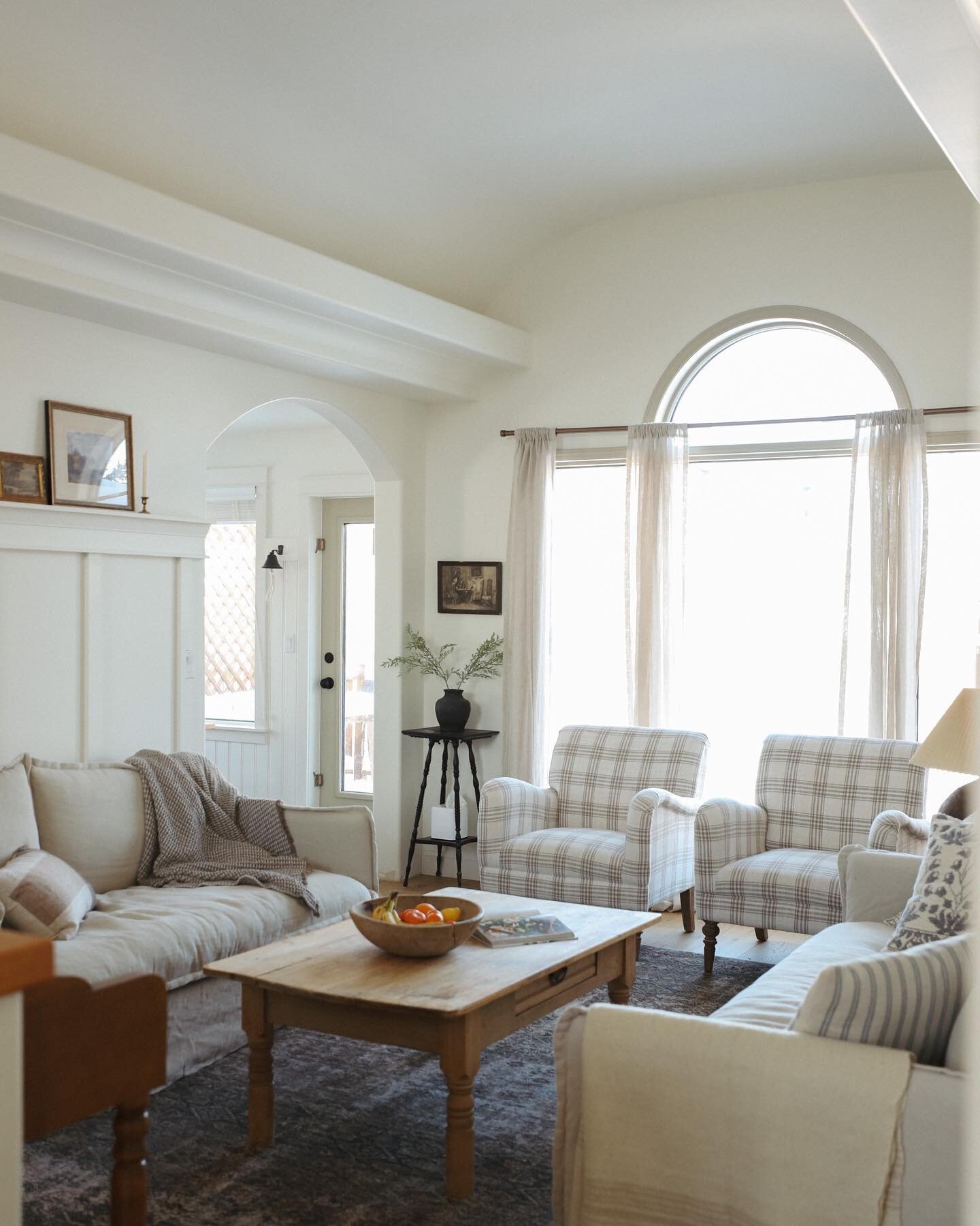 The living room re-makeover is complete!!! 

We went from mid-century modern to a mix of English country cottage / contemporary? I don&rsquo;t know what you would call our style but whatever it is, I&rsquo;M IN LOVE. This living room is the center of
