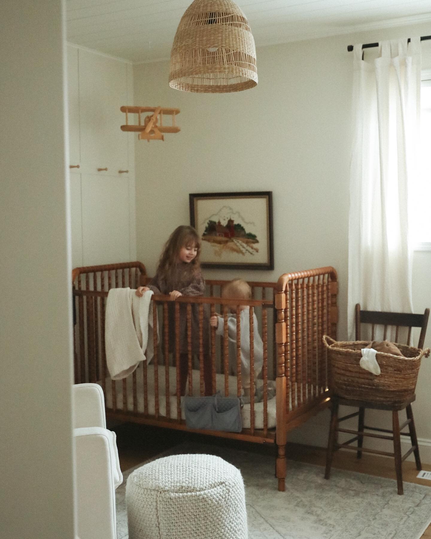 William got an upgrade 🥰

It took 6 months, but I finally found the crib of my dreams! Shopping second hand takes time but it&rsquo;s so rewarding. We spent a grand total of $10 after we sold the old one!