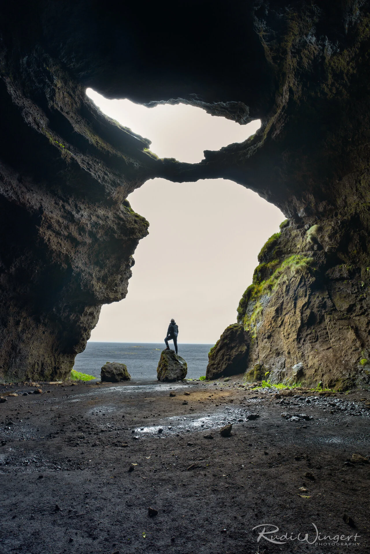 Hjörleifshöfði Cave