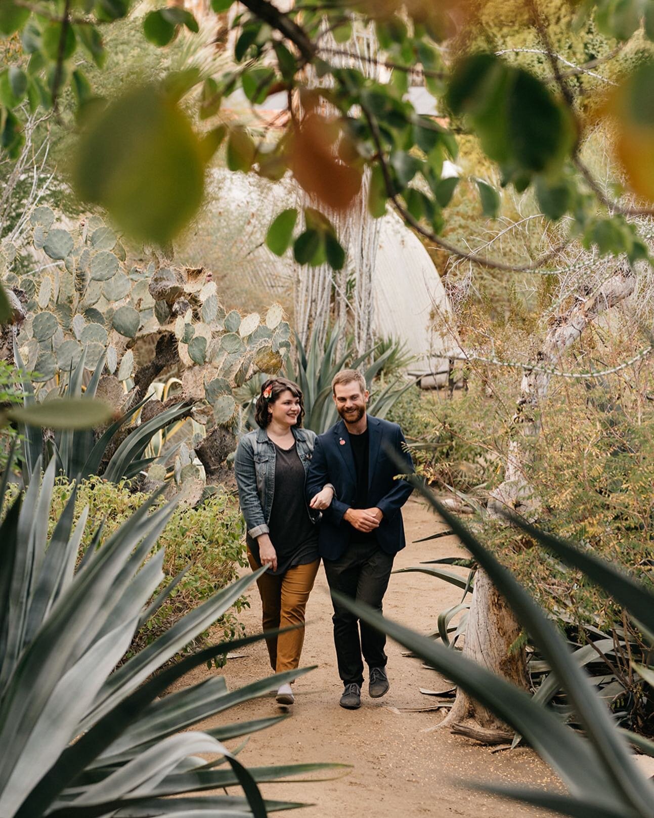 Can someone get me a plane ticket to go see my besties @scottcgolf &amp; @jeauxsifeen? That would be great, thx.
.
Flashback to 2020 when we did their post wedding portrait session at @moortenbotanicalgarden in Palm Springs, CA