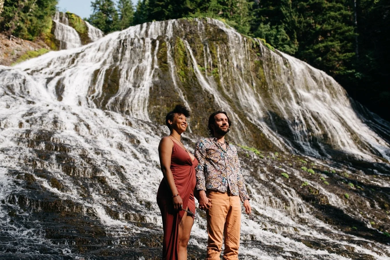 Happy 4th of July! 🎆 Hope you&rsquo;re outside soaking up the sun and finding your favorite spot near the water. Wishing I lived a little closer to Walupt Creek Falls, one of my favorite spots in the NW. Daniel &amp; Lovey were down to get their fee