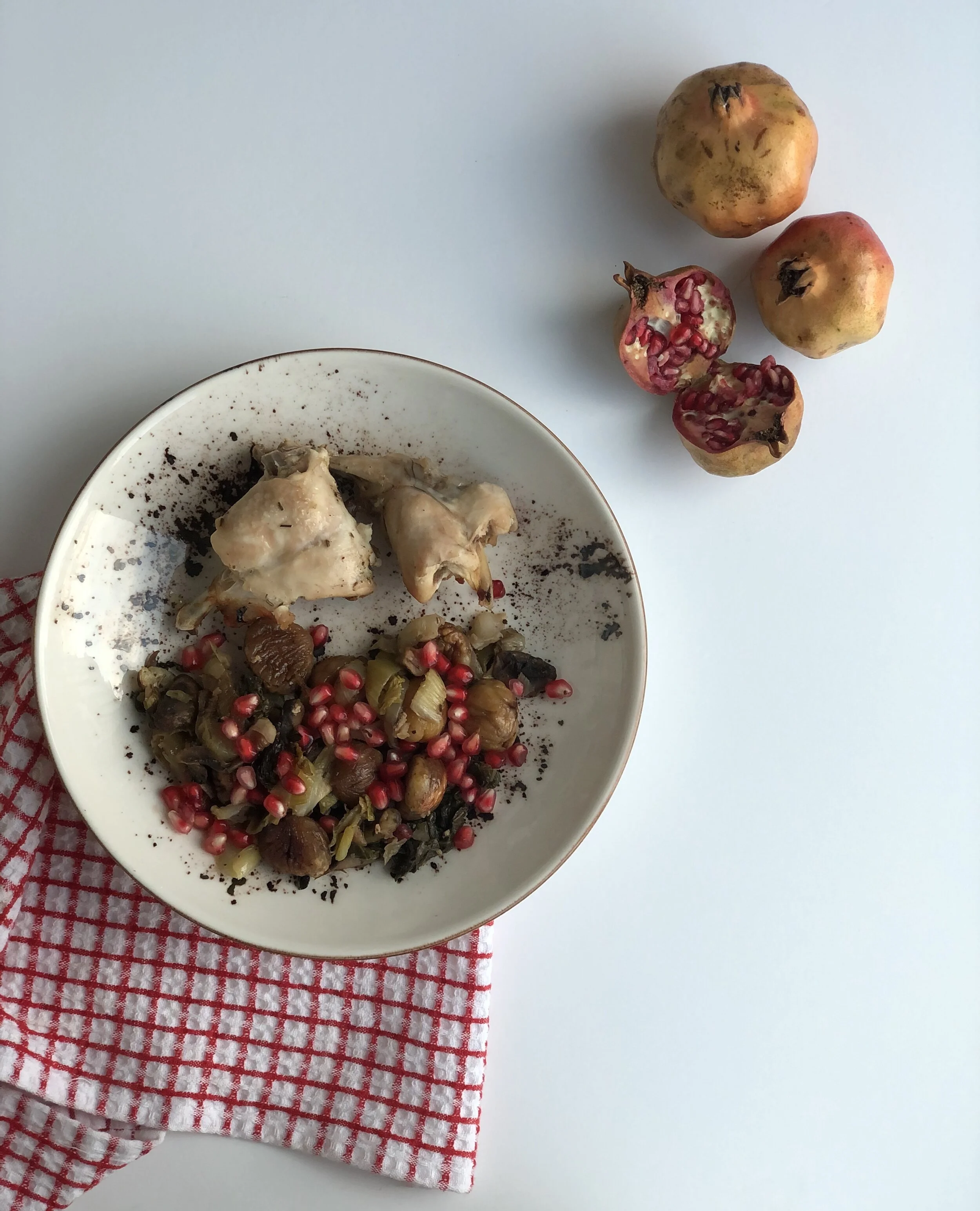 Coelho assado com legumes e castanhas