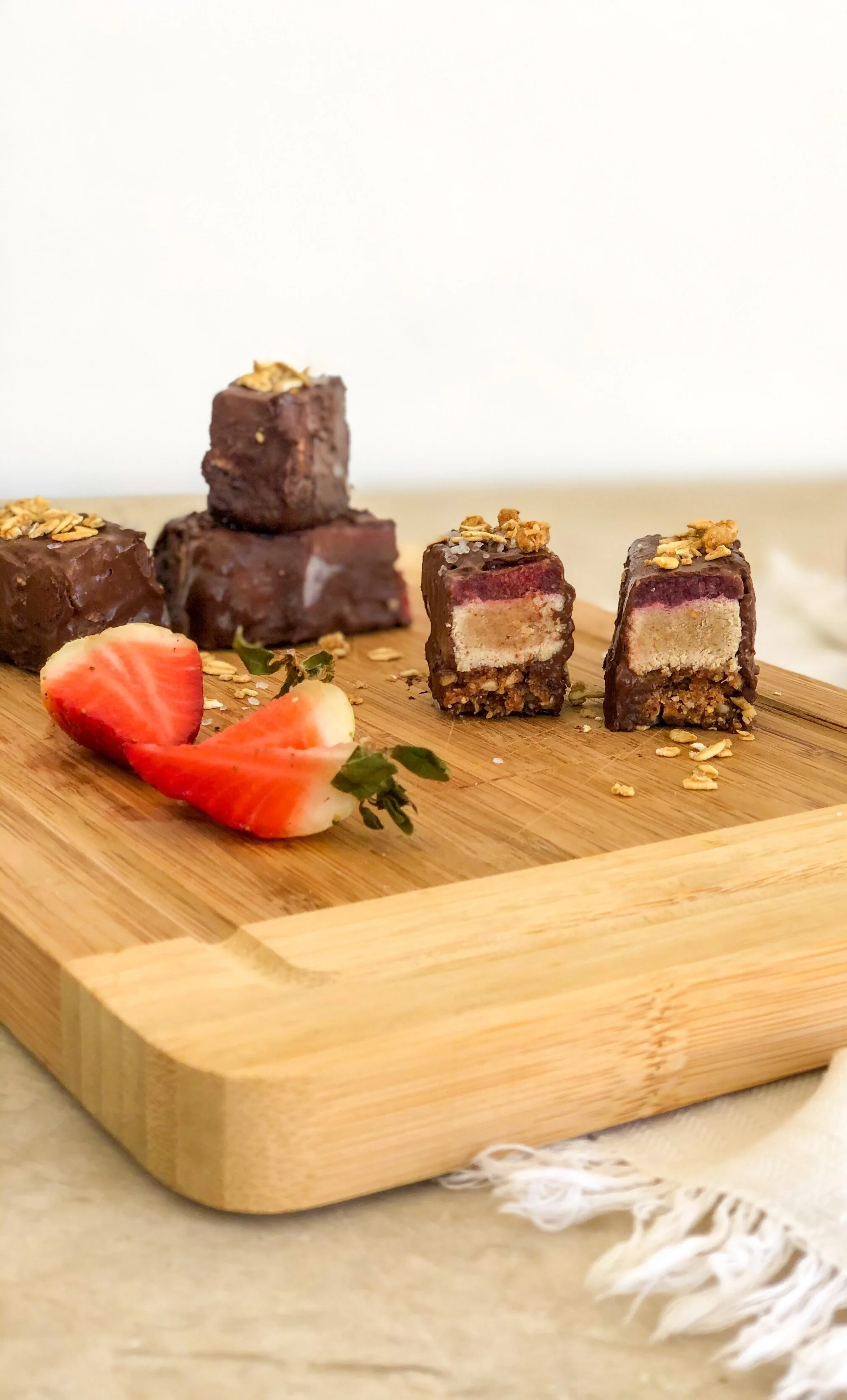 Barra gelada de frutos vermelhos e chocolate