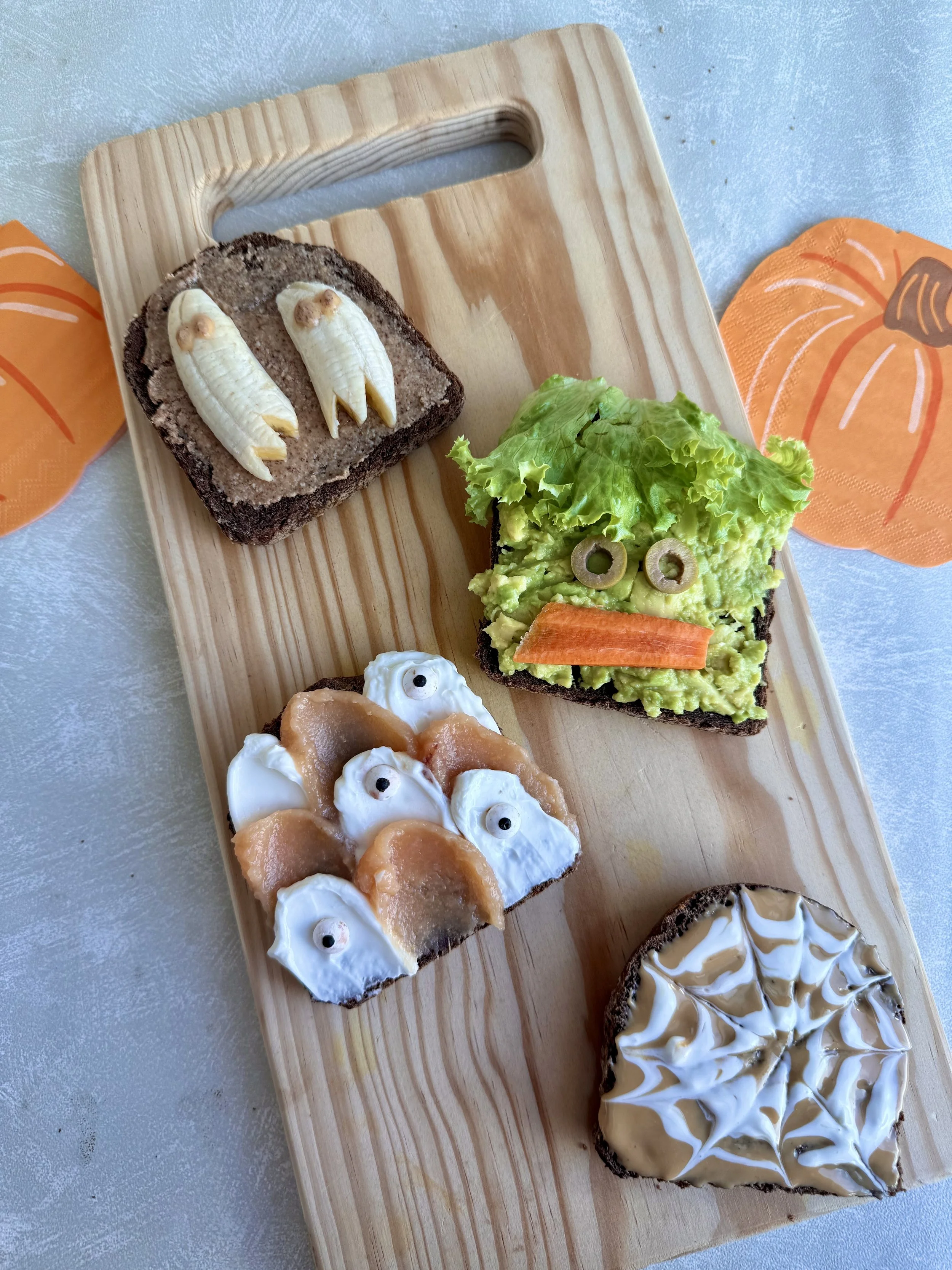 Tostas de Halloween para o pequeno-almoço