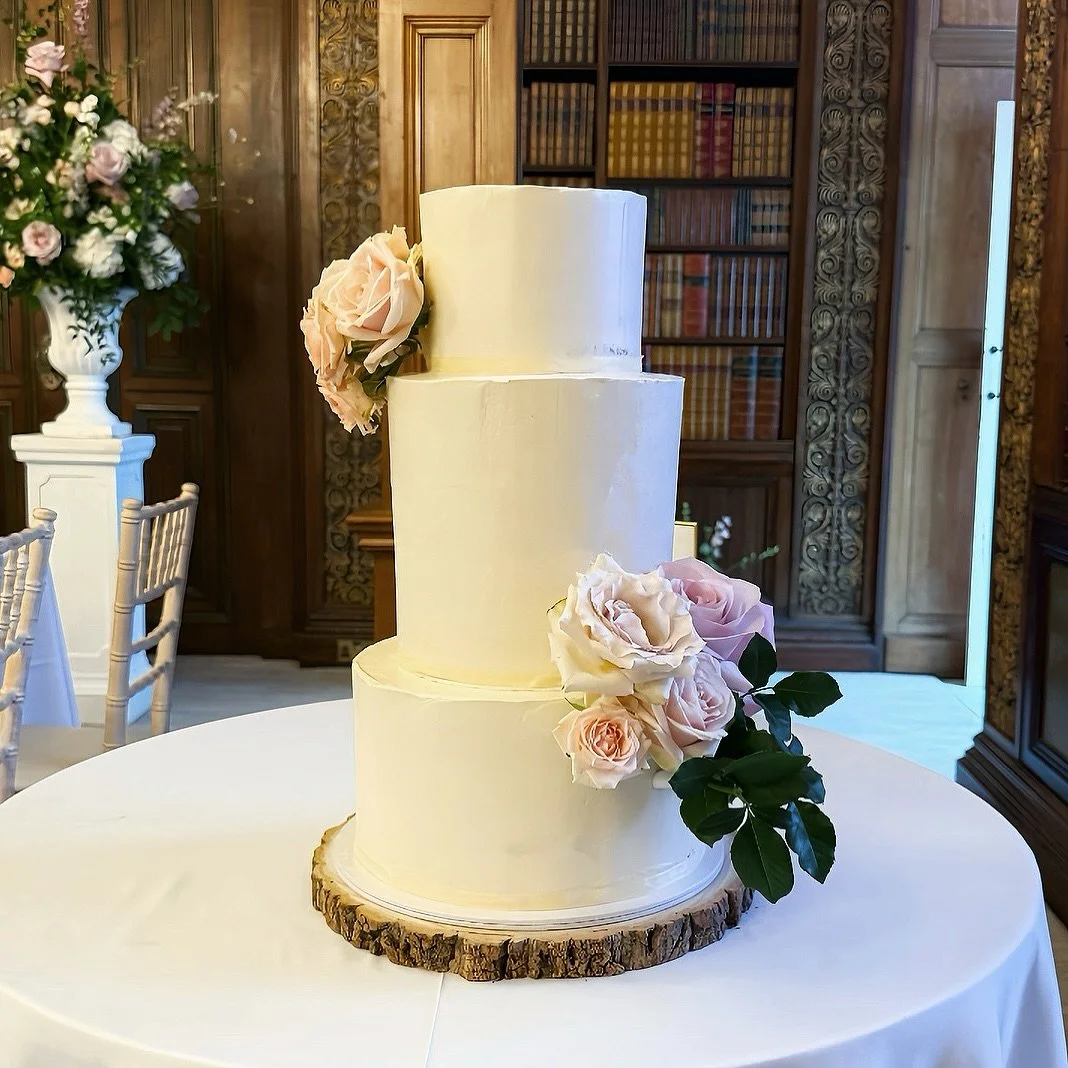 A dreamy three tier wedding cake 

💚 Tier 1: Soft matcha chiffon layered with matcha &amp; vanilla swiss meringue buttercream

🤍 Tier 2: A classic dummy tier covered in silky vanilla swiss meringue buttercream &ndash; for that elegant height

💚 Ti