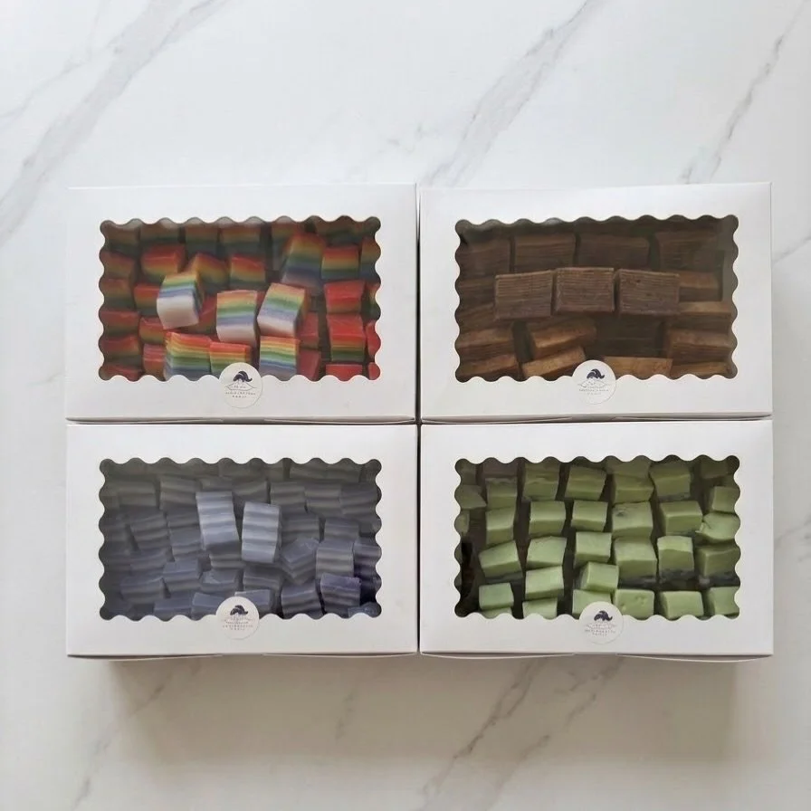 Dessert table ready? Yes please! 🌈💙🤎💚🥥

Four trays of kuih, cut and boxed for sharing: rainbow kuih lapis, blue and white kuih lapis, Sarawak kek lapis and PANDAN kuih seri muka. Made by hand at our kitchen in London.

Catering for events, offic