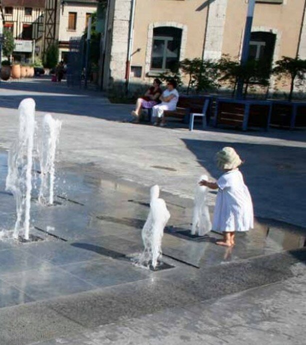 Summertime fun often includes the water. This cutie is enjoying an open fountain, and boy are we glad it's a non-slip Belgian Bluestone finish...cool underfoot and safe too! Happy heatwave!  #BelgianBluestone #CarrieresduHainaut #BelleBloo #Architect