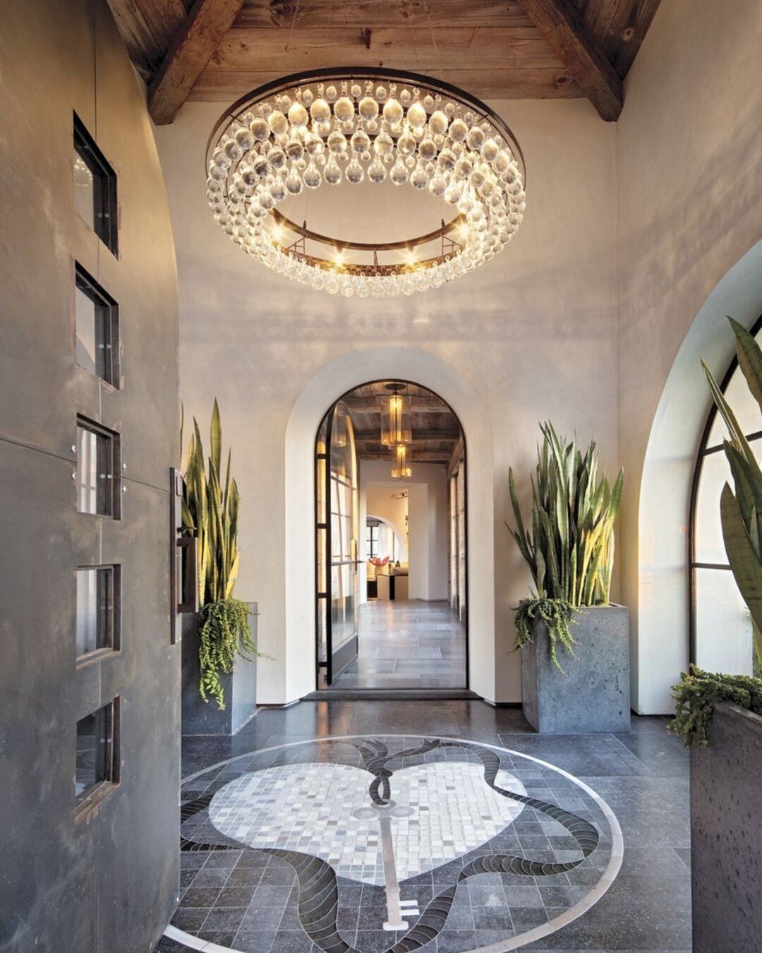 Welcome home! xo
This Foyer, as published by Luxe Magazine, highlights the versatility of Belgian Bluestone. Here, the custom inlayed stone floor design features a key, a ribbon and a heart: a not-so-subtle message of love! Superb craftsmanship draws