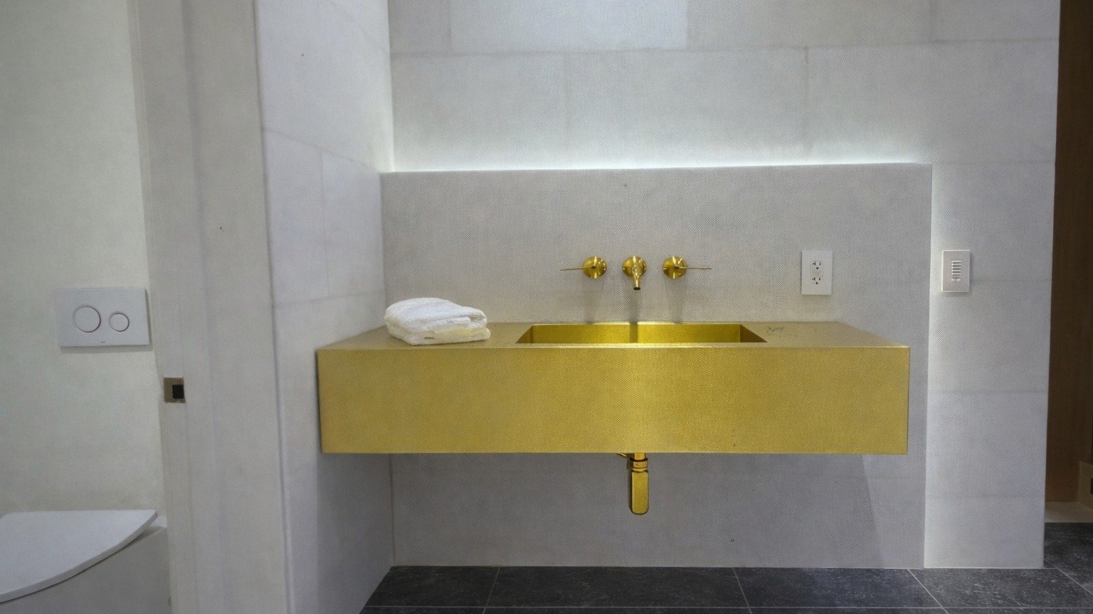 Take a powder!

#BelleBloo #InteriorDesign #NaturalStone #StoneFloors