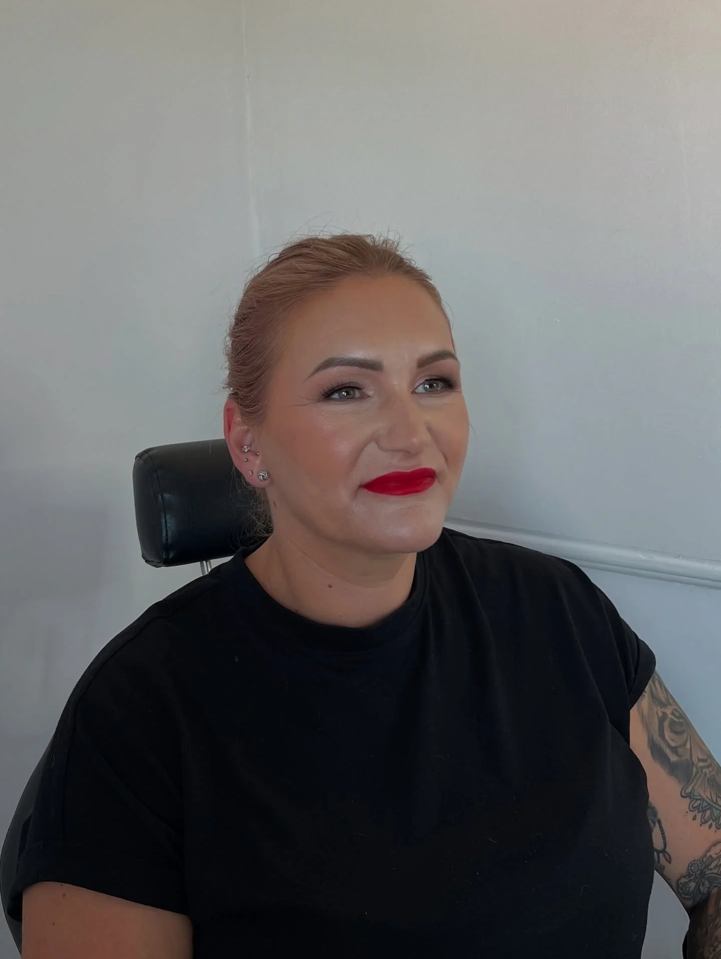 Glowing complexion &amp; a fiery red lip 💋✨

You&rsquo;re all ahead of the game with 2027 enquiries 😅 but don&rsquo;t worry, I&rsquo;ve got some dates up for grabs in 2026 &amp; 2027 bookings are officially OPEN!

Send me a message to kick things o