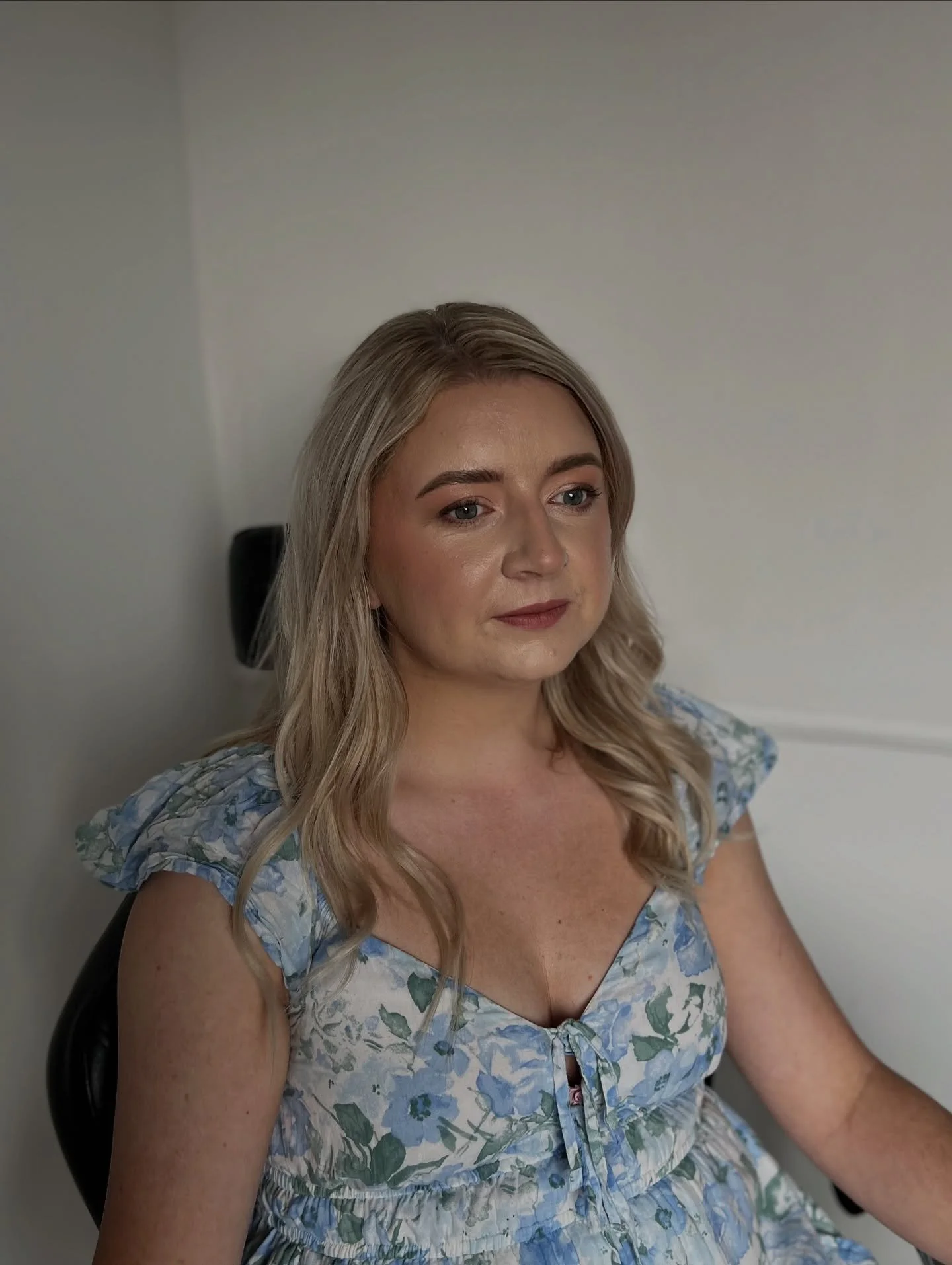 Warm and neutral tones for Maddy&rsquo;s engagement photoshoot ✨

It was lovely having a little catch up with an old school friend, and even better that I get to do her wedding makeup next year!

My 2026 &amp; 2027 diary is open too, so drop me a mes