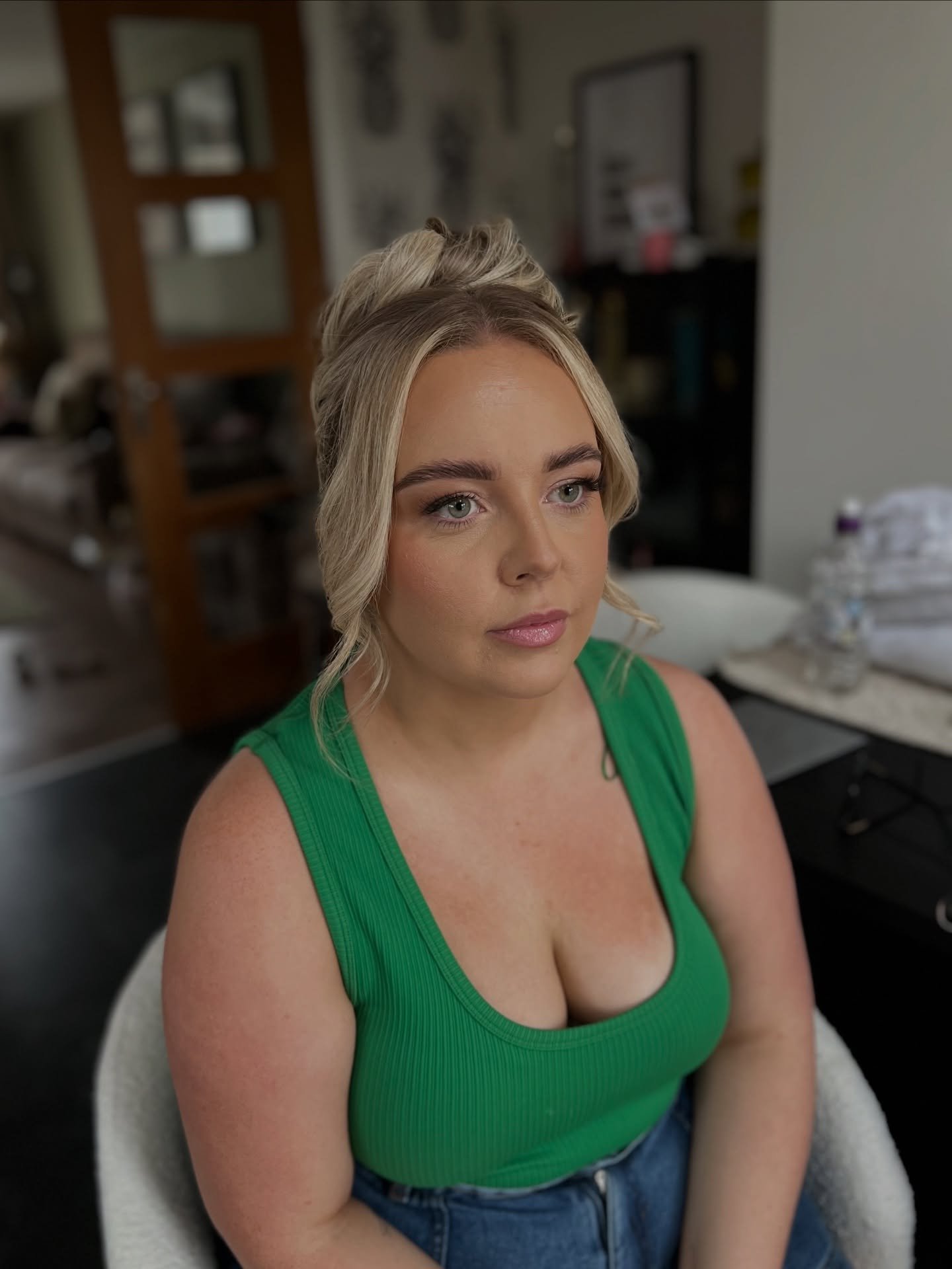 Wedding Guest glam on the gorgeous Beth - obsessed with how this turned out! ✨

We opted for a more full coverage bronzy look with a slight shimmer to complement her gorgeous outfit (it was a stunning yellow &amp; pink number!) 💛💗

Drop me a messag