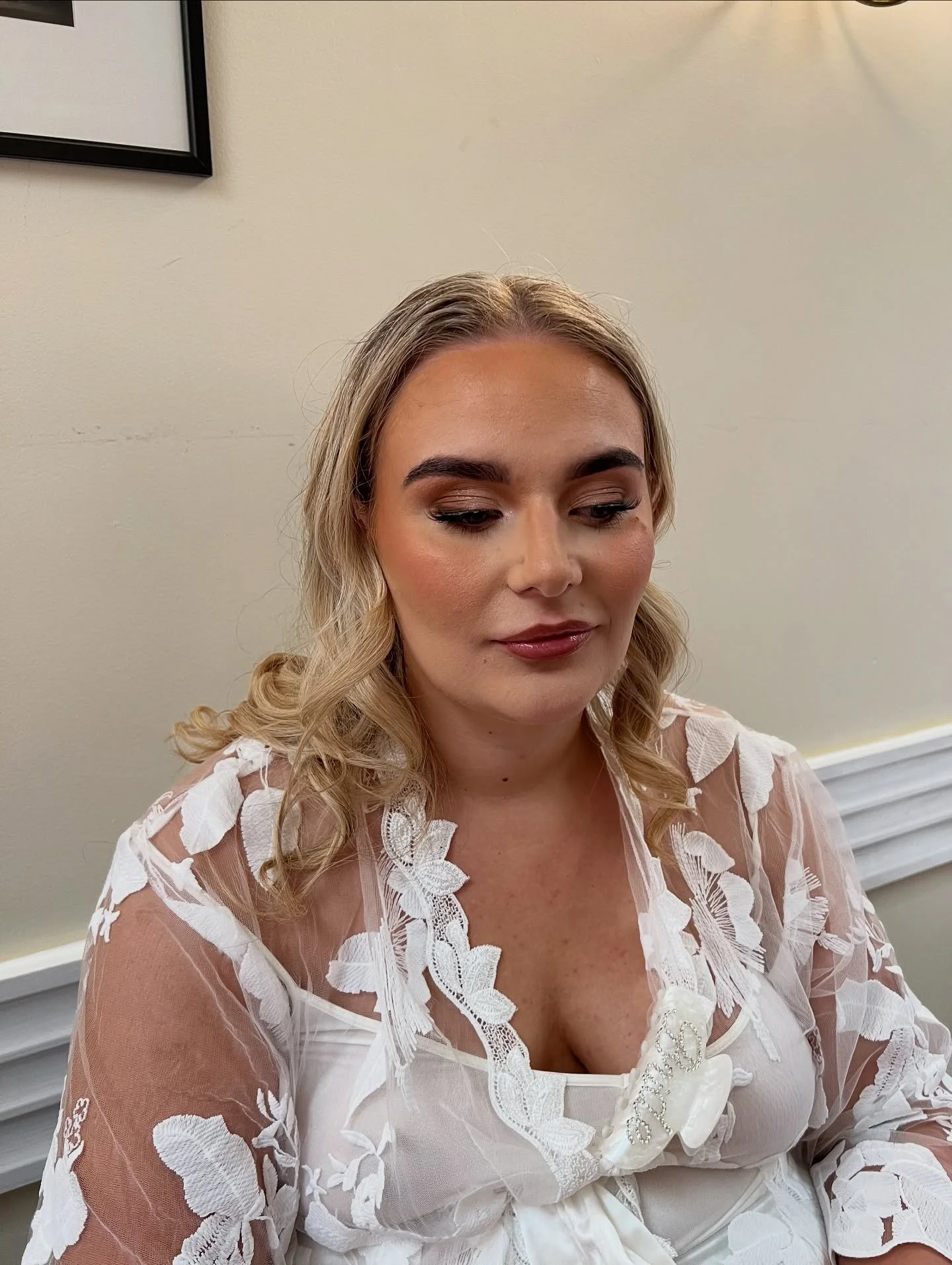 Obsessed with how gorgeous Tayler looked for her wedding day 😍

We opted for a more bronzed glow with a subtle smokey eye ✨
.
.
.
.
.
.
#bridalmakeupartists #yorkshiremakeupartist #2026bride #2027bride #weddingmakeupartist