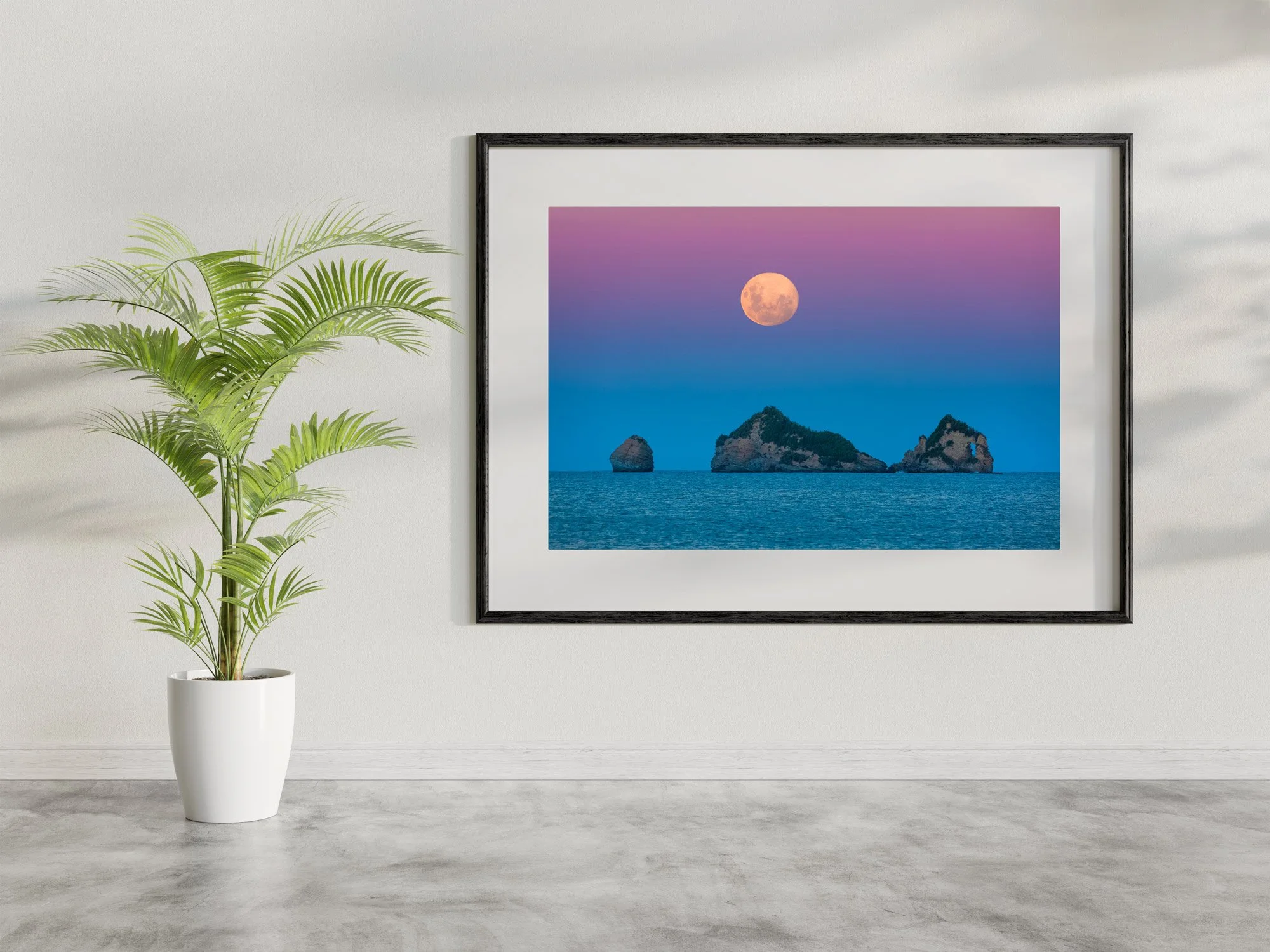 Uawa_Moon_Frame_Web_2.jpg