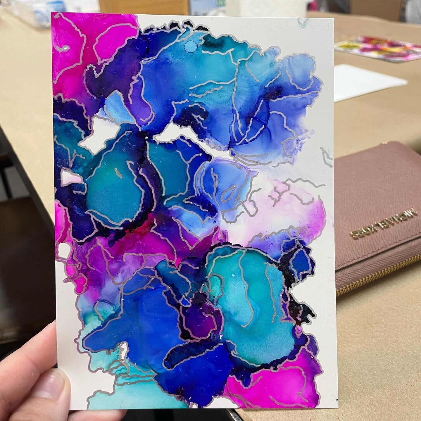 I took an AWESOME alcohol ink class tonight with @leeannlander.art and I&rsquo;m obsessed with how it turned out! 😍😍 #daalmember  #artistsoninstagram #artistsofinstagram #614life #handmadeohio #ohiohandmade #ohiocreatives #ohiogram #asseenincolumbu