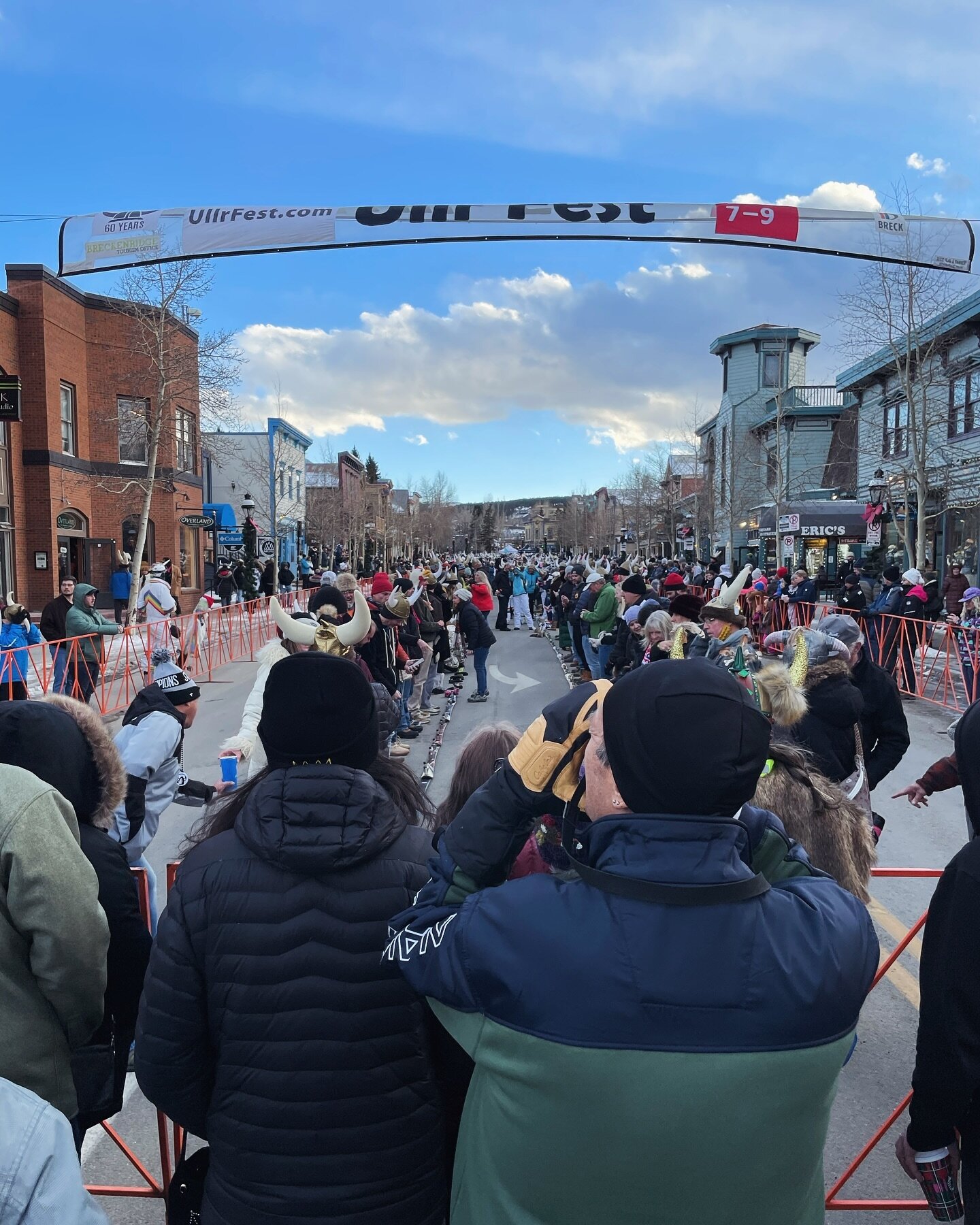 World&rsquo;s Longest Shotski = Ullr Fest this weekend! ☃️
Click the link in our bio, stay with us, and enjoy the festivities!!
*
#firesideinn #breckenridge #ullrfest #colorado #shotski #breckenridgedistillery #hostel #hostellife