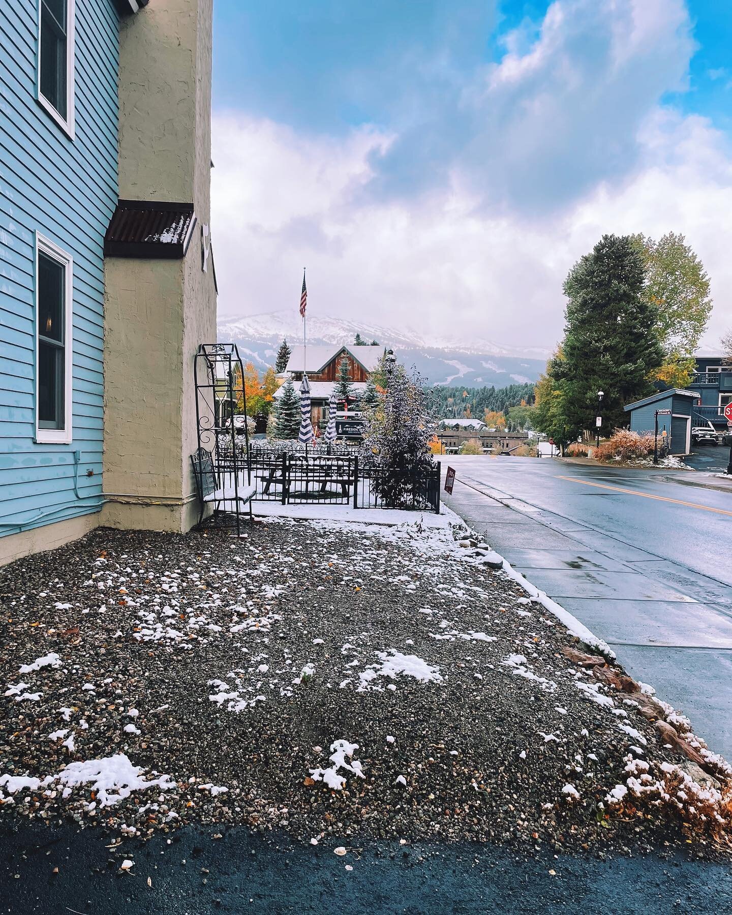 Winter is coming&hellip; 🩵
Better book now before we fill up for the whole season! Click the link in our bio to book directly. ✨
*
#firesideinn #winteriscoming #breckenridge #breckenridgecolorado #breckenridgemtn #hostel #hostellife #booknow #travel