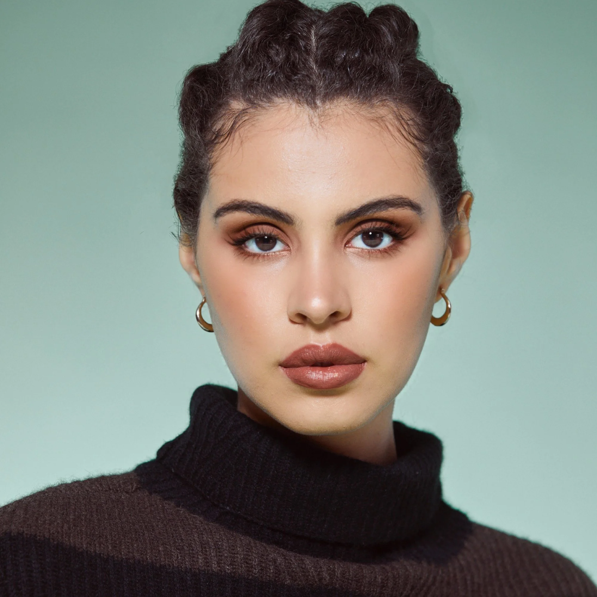 Minimalist soft glam makeup with defined brows and nude lips | Alexandra Makeup Artistry