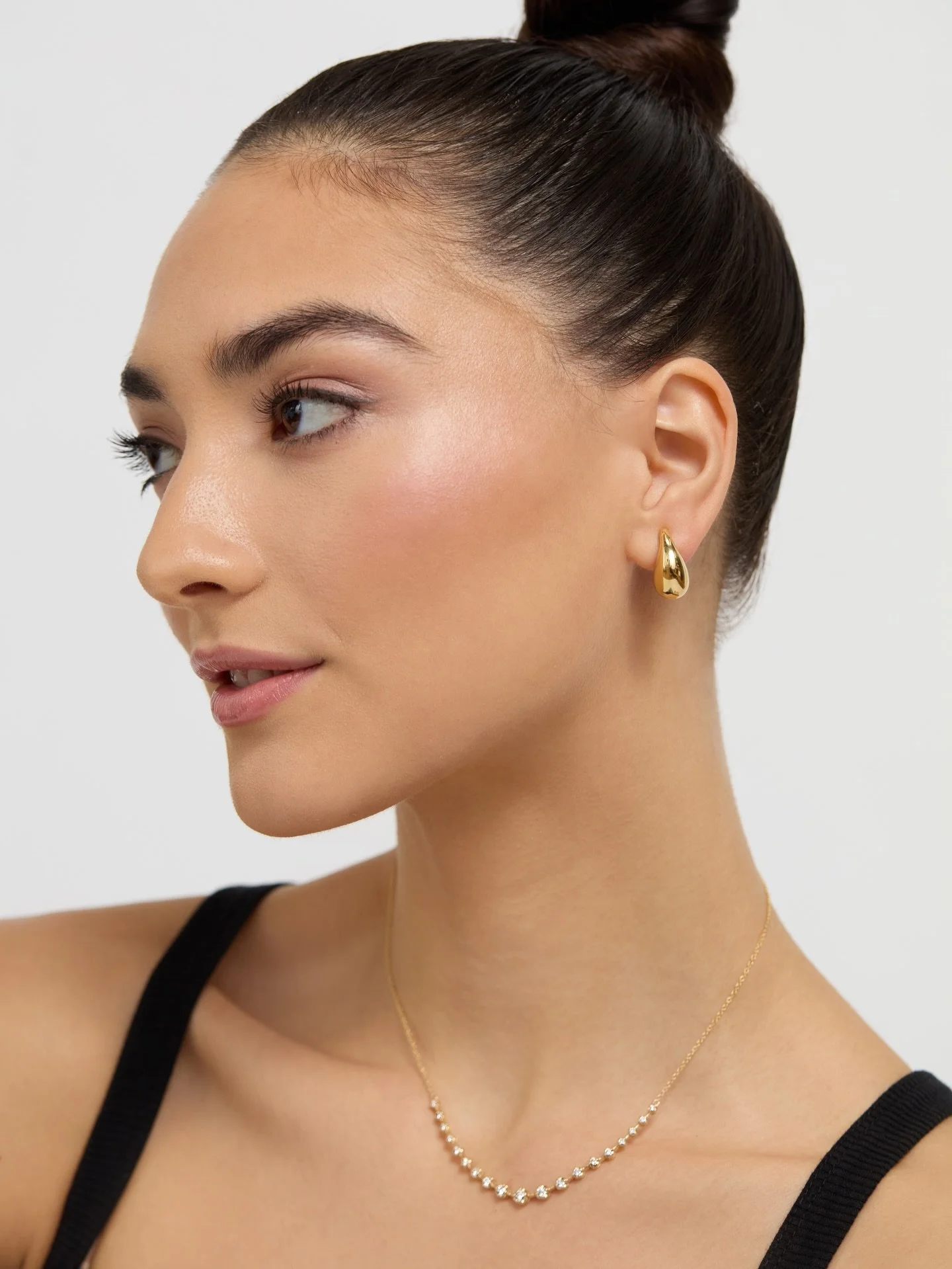 what is that phrase about diamonds?
&bull; @ayssavillarreal for @diamondsdirect shot by @katebensonphotography 
&bull; @alexandramakeupartistry @artistswithagency