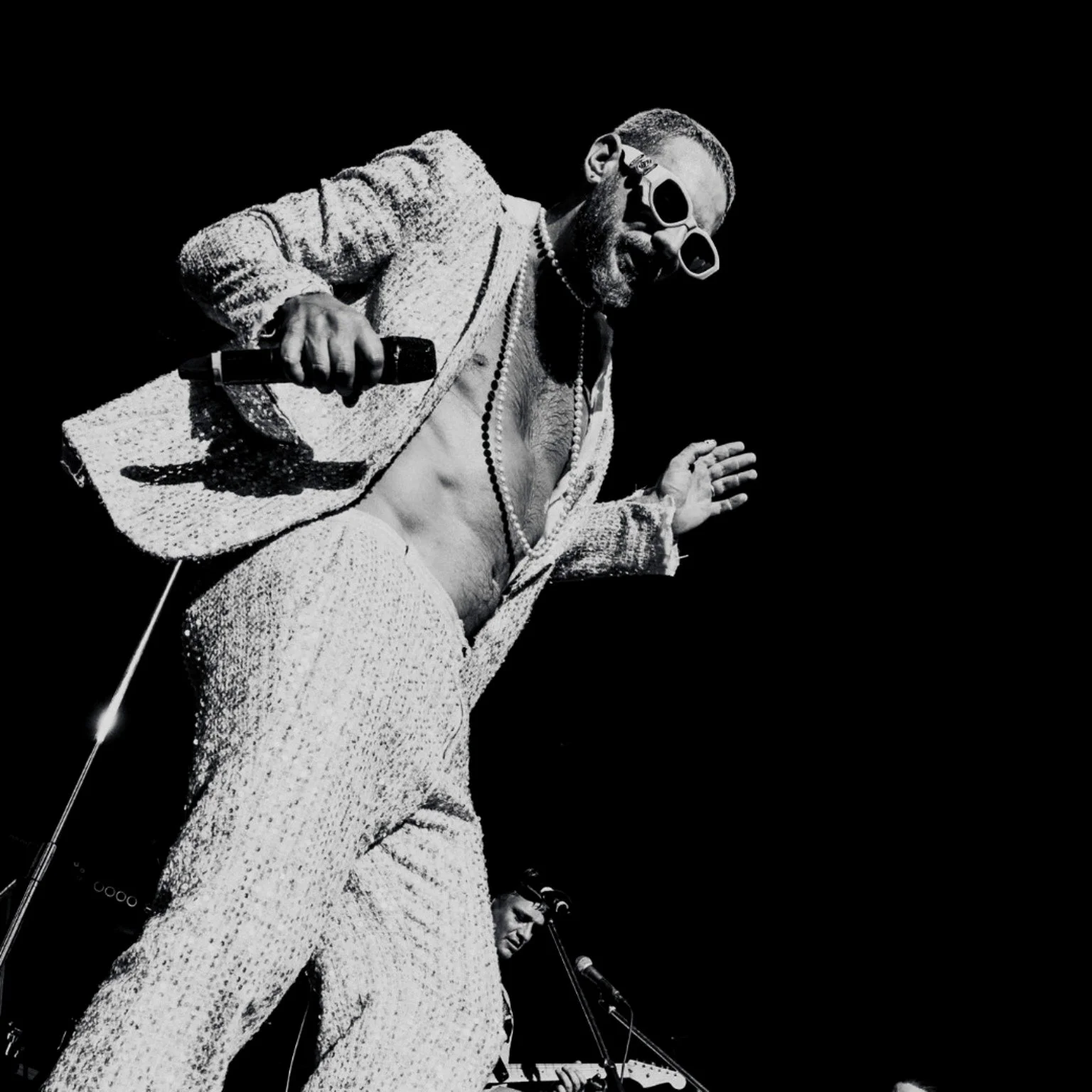 07 — SUITED VOCALIST — 26152_LWT_MASTER.jpg