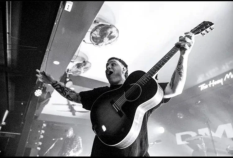 03 — ACOUSTIC LOW ANGLE — LWT_MASTER.jpg