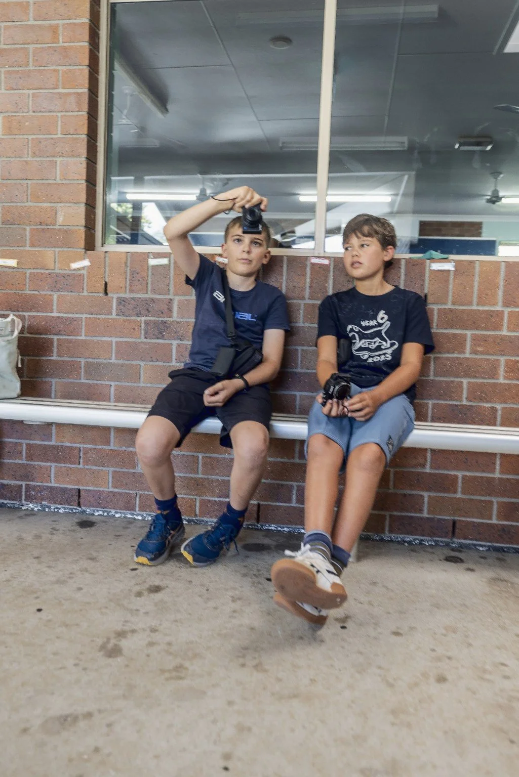EDU_01__TWO_YOUNG_PHOTOGRAPHERS.jpg