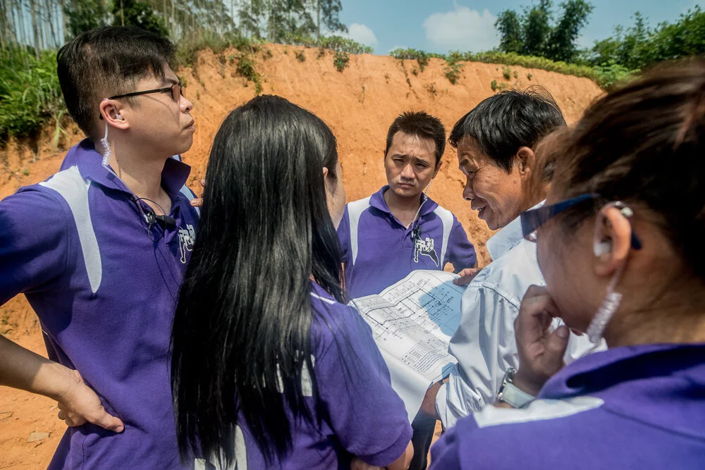 NGO volunteers and the school principal were inspecting the construction site. The construction was delayed from summer until fall 2013. 校長與香港義工視察新建校舍環境，原本在暑期開始動工的工程，延遲到秋季才展開。
