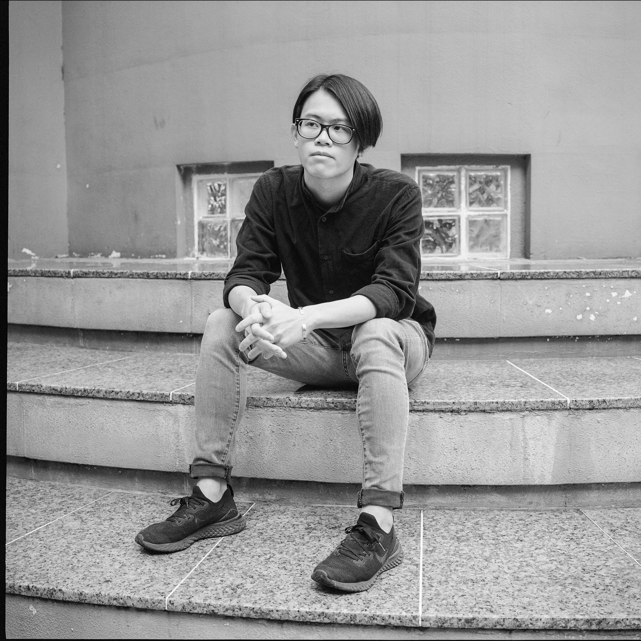 「這是在任何地方都會發生的事，原因和條件不只中大獨有，只是它剛好發生在中大而已。香港哪個社區可以倖免？沒有的，遲早會發生在你家門前面。」沈諾基幾個月前從全職文字記者的崗位退下來，把今年3月至4月在香港中文大學 拍攝的30多張菲林影像，結集成 攝影zine 《GEN CMD Z》。