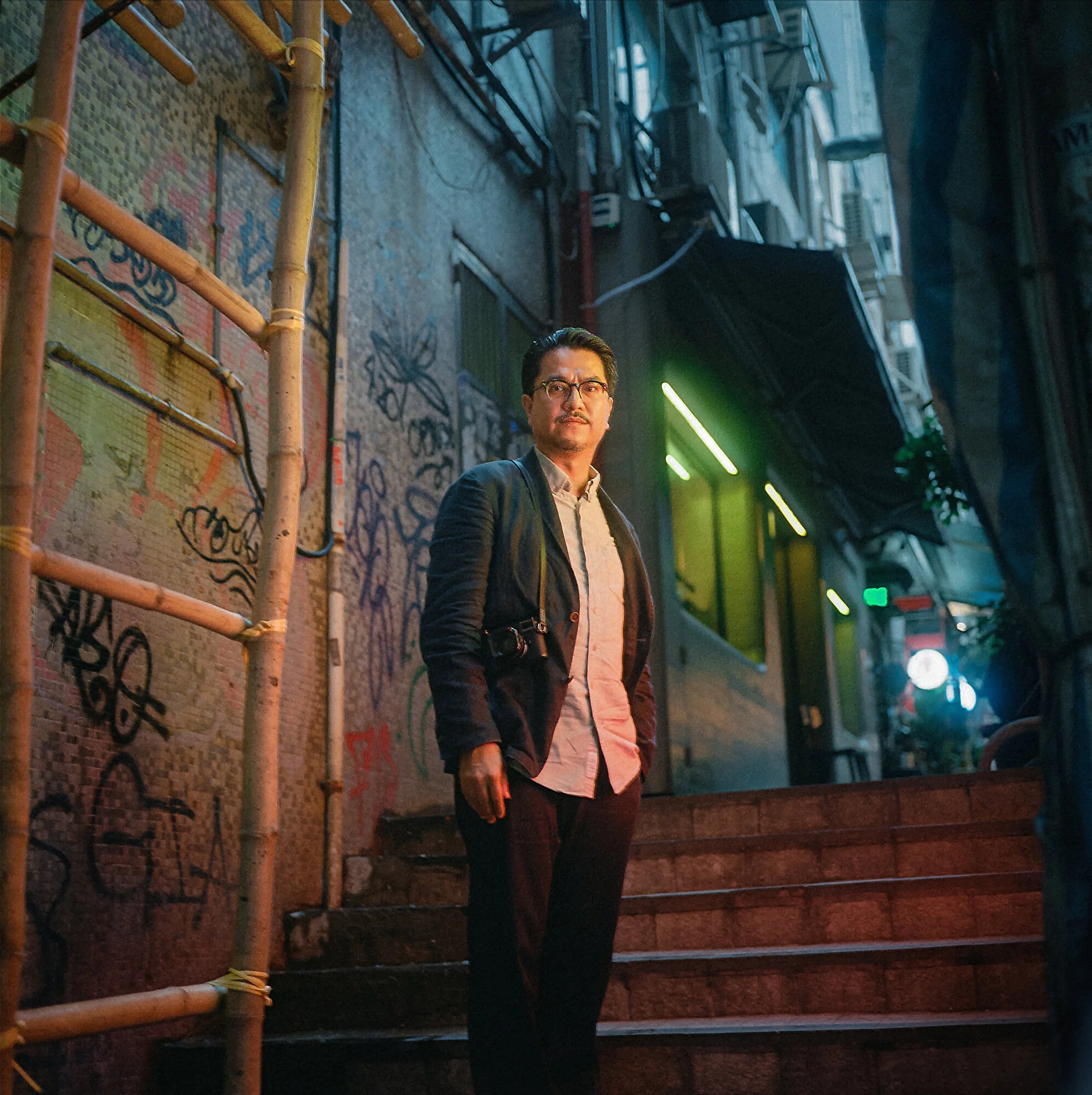 高仲明－他是香港最擅長拍攝圖片故事（photo essay）的攝影記者之一。「一張照片可以很有力量，贏到全世界，你看看James Nachtwey 盧旺達大屠殺的經典作品就知道。但一輯相片能夠更加詳細地表達一件事。」