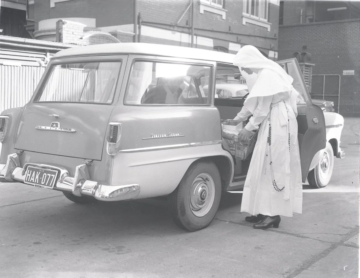 Preparing for a Home Visit c.1960
Image courtesy of St Vincent’s Hospital Melbourne Archives