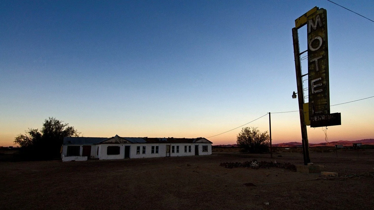 From a few years back. Just ran across this image on an old drive.
.
.
.
.
.
#route66 #urbexcalifornia #abandoned #abandonedmotel #californiadreaming #newberrysprings #mojavedesert