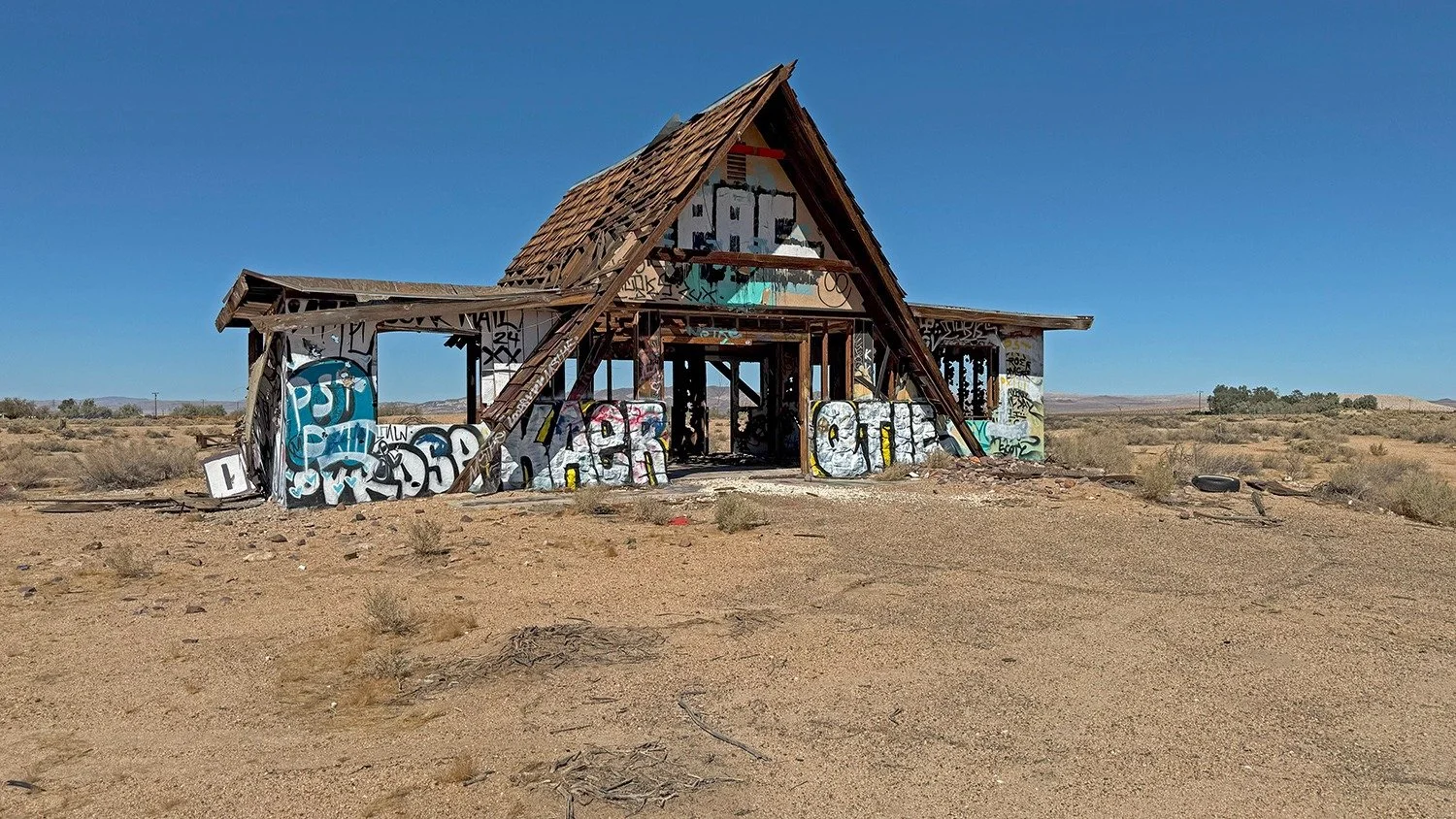 Have seen pics of this place over the years, finally tracked it down and took one of my own. Not much history that I could find, sure resembles a KOA camp building. There was a man-made reservoir out behind this, labeled as &quot;Lake Tami&quot; on o