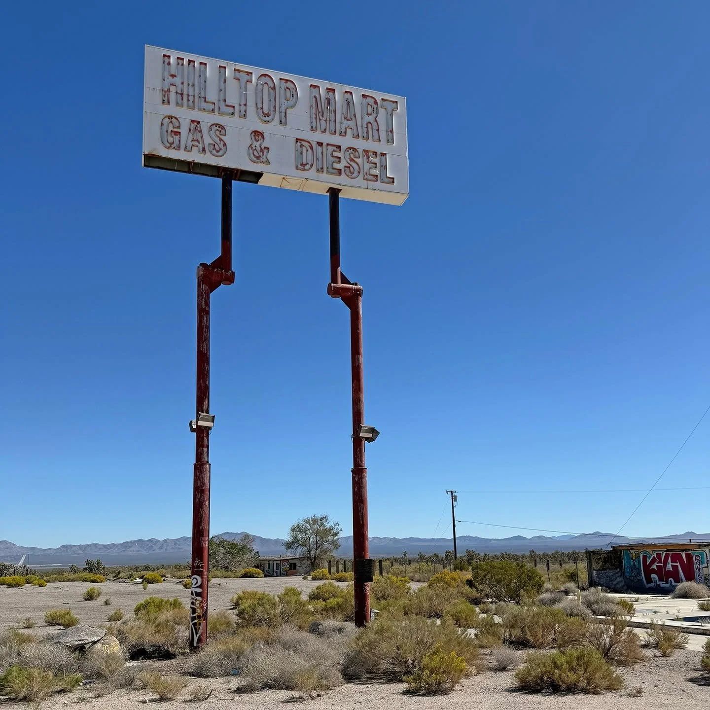 Hilltop Mart
.
.
.
.
.
#abandonedgasstation #urbex #california #exploratography #mojavedesert #hilltopmart #halloransprings